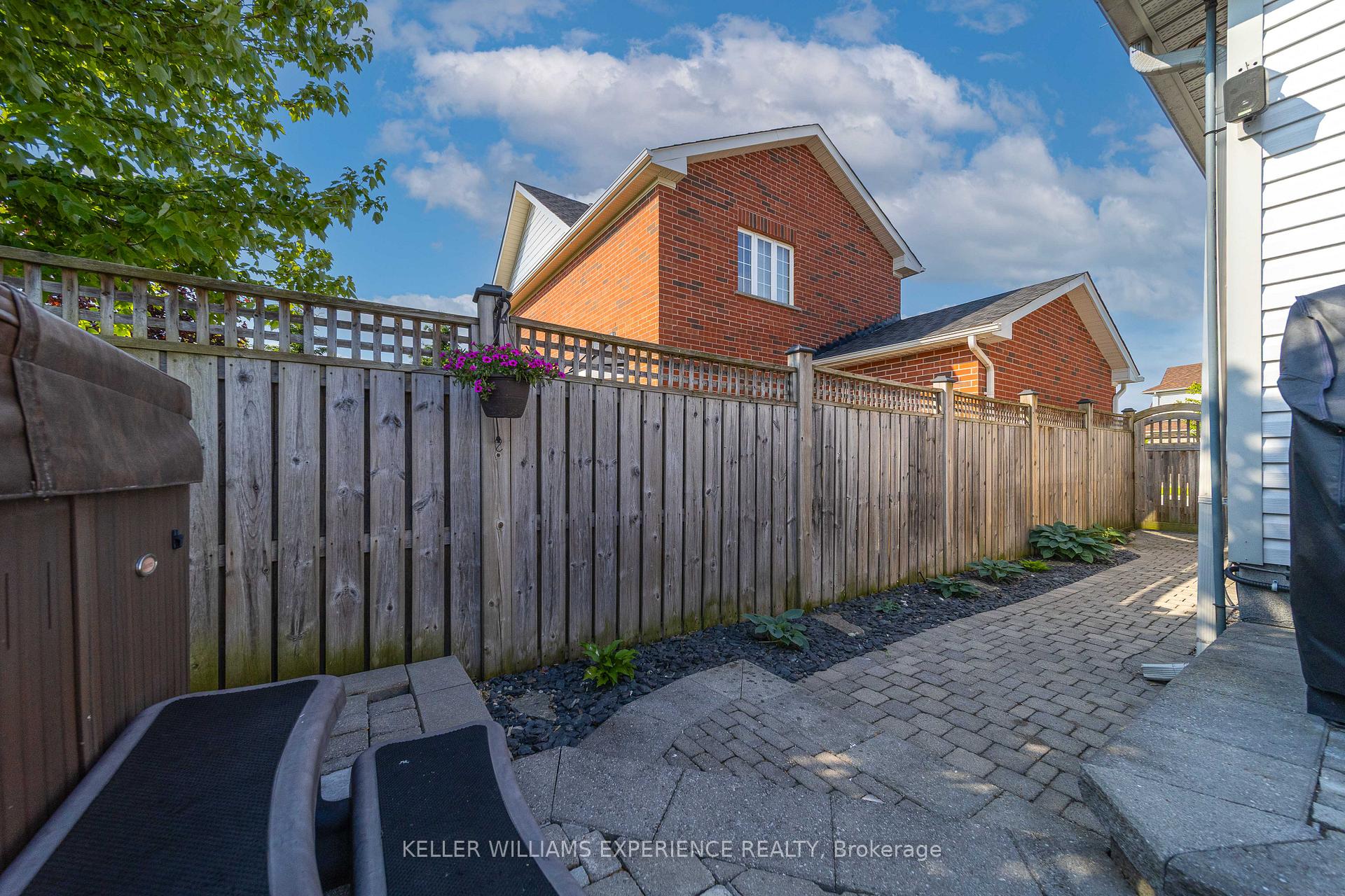 Photo 30 of 41 Thrushwood Drive, Barrie, Holly — HOMEH