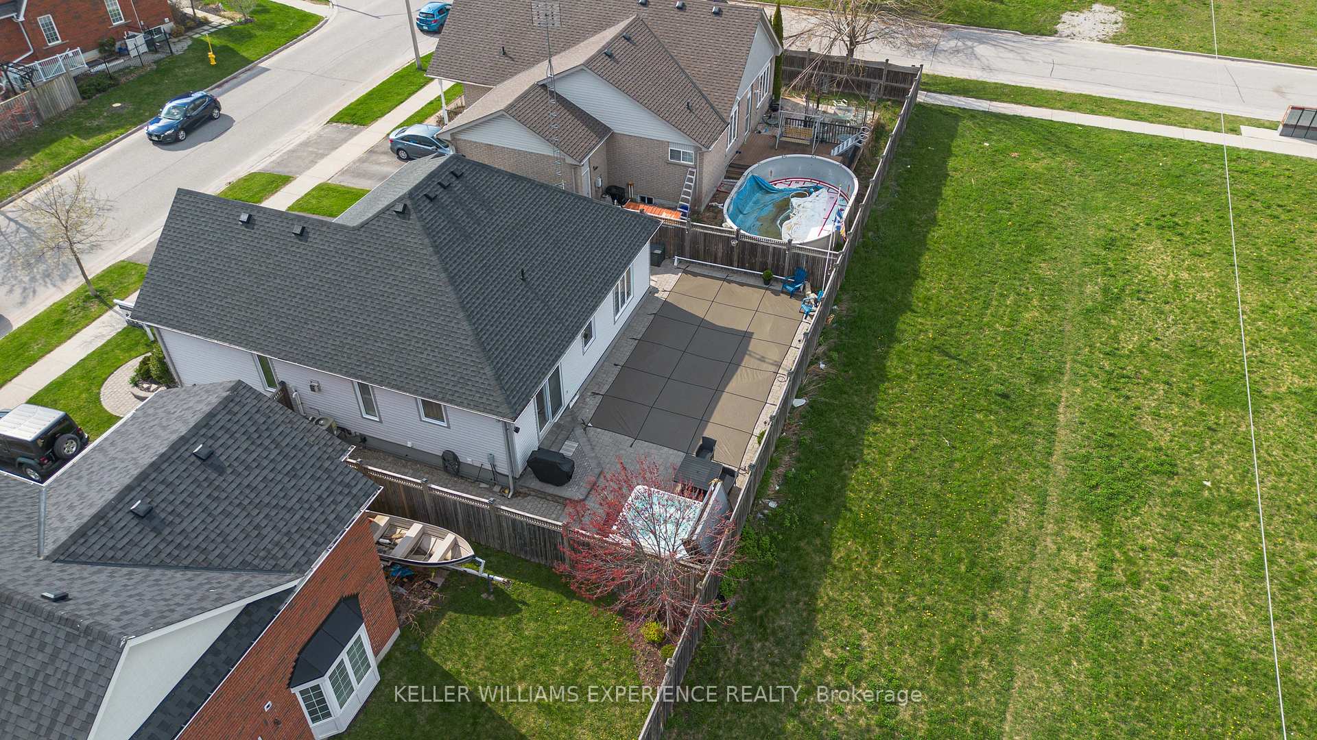 Photo 31 of 41 Thrushwood Drive, Barrie, Holly — HOMEH