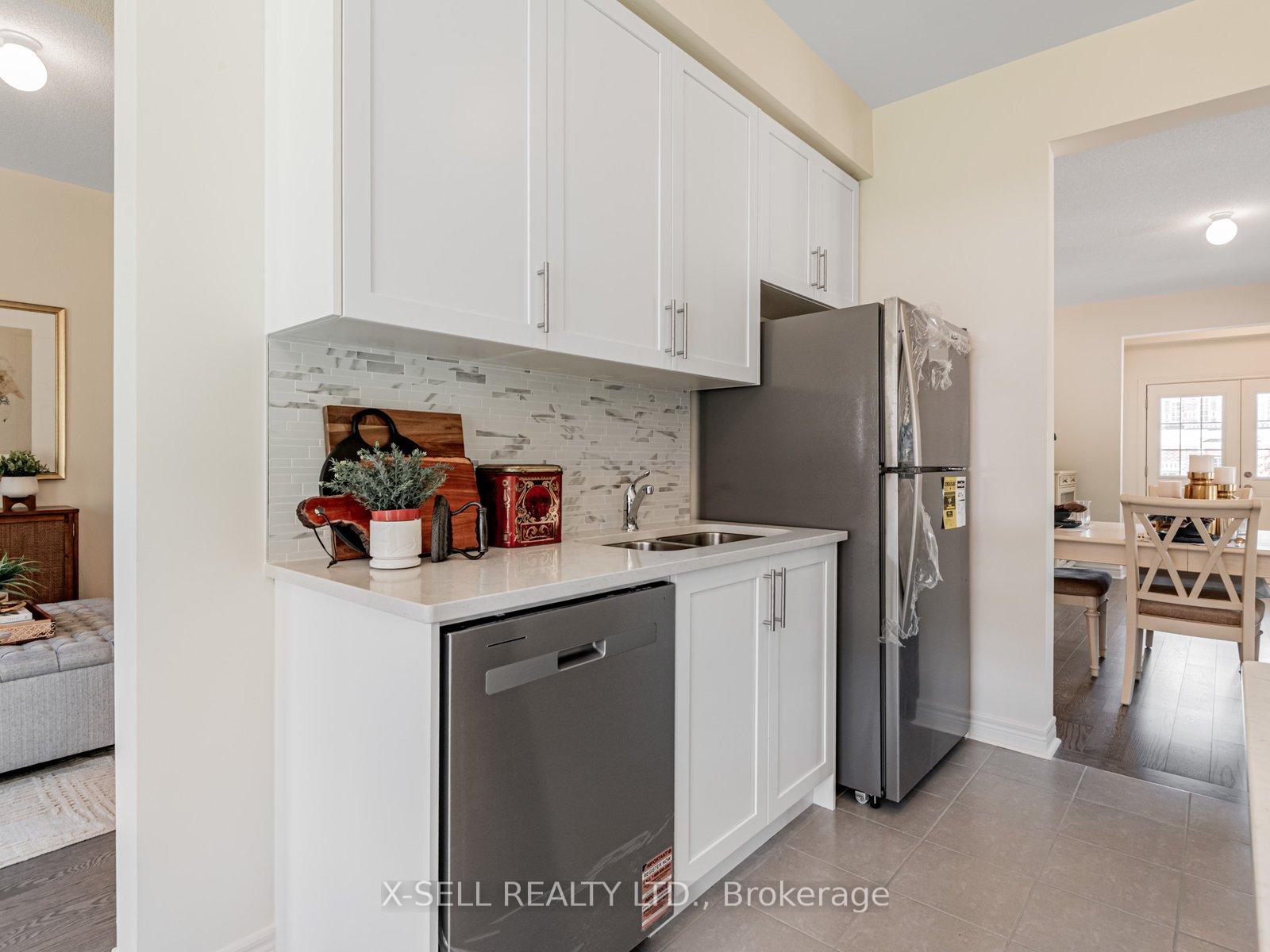 Photo 3 of 671 Fleetwood Drive, Oshawa, Eastdale — HOMEH