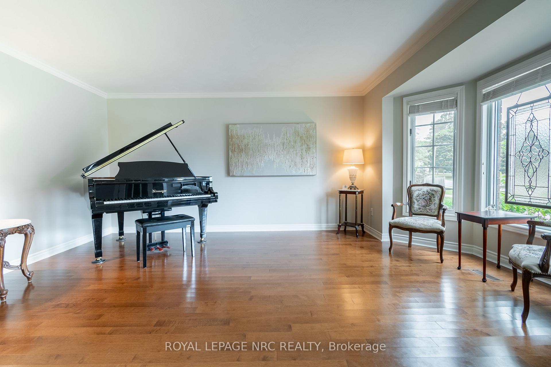 Photo 9 of 4 Shorthill Place, Pelham, Fonthill — HOMEH