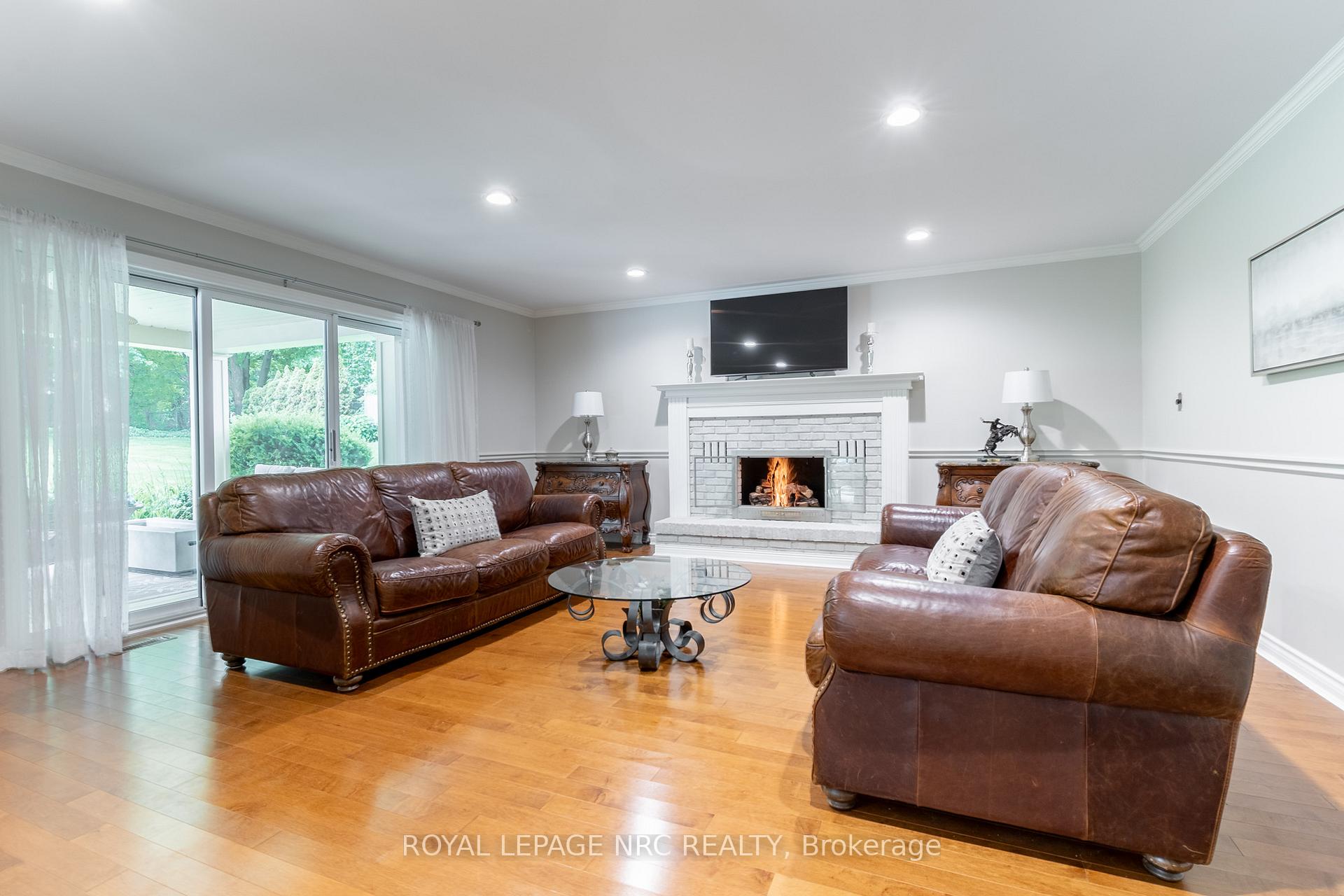 Photo 8 of 4 Shorthill Place, Pelham, Fonthill — HOMEH