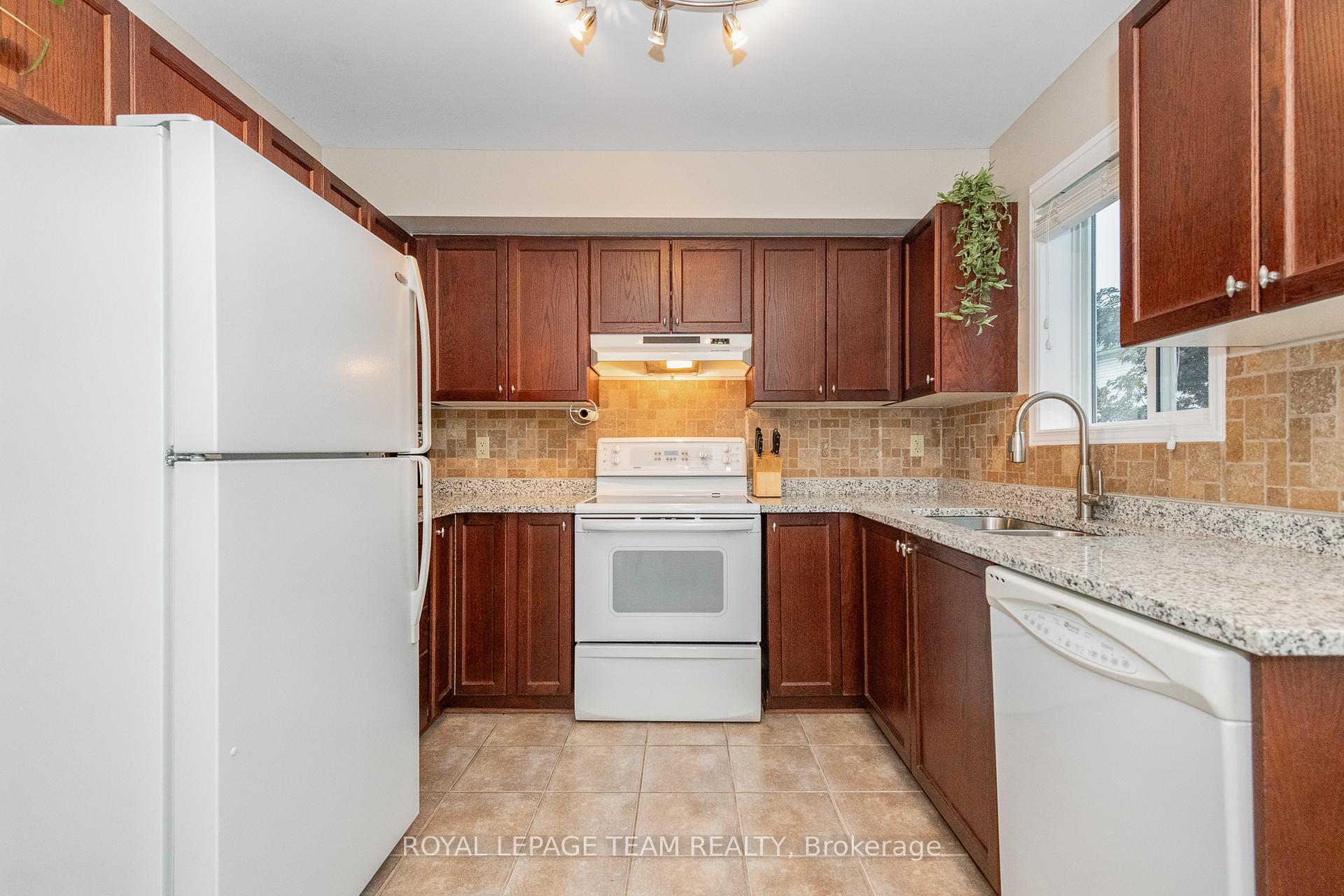 Photo 10 of 126 Wharhol Private, Ottawa, Westcliffe Estates — HOMEH