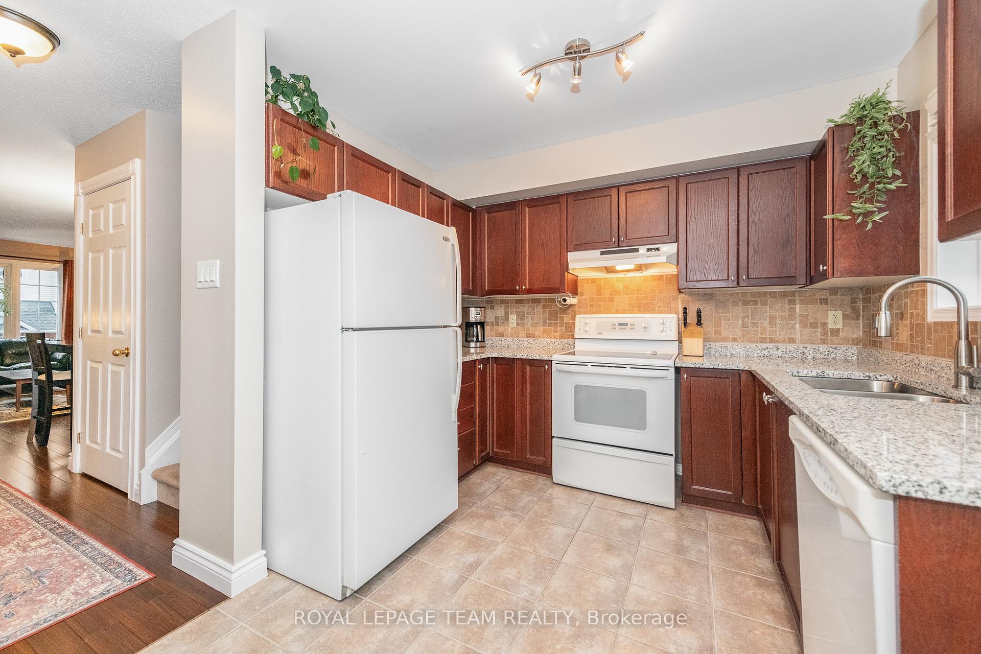 Photo 9 of 126 Wharhol Private, Ottawa, Westcliffe Estates — HOMEH
