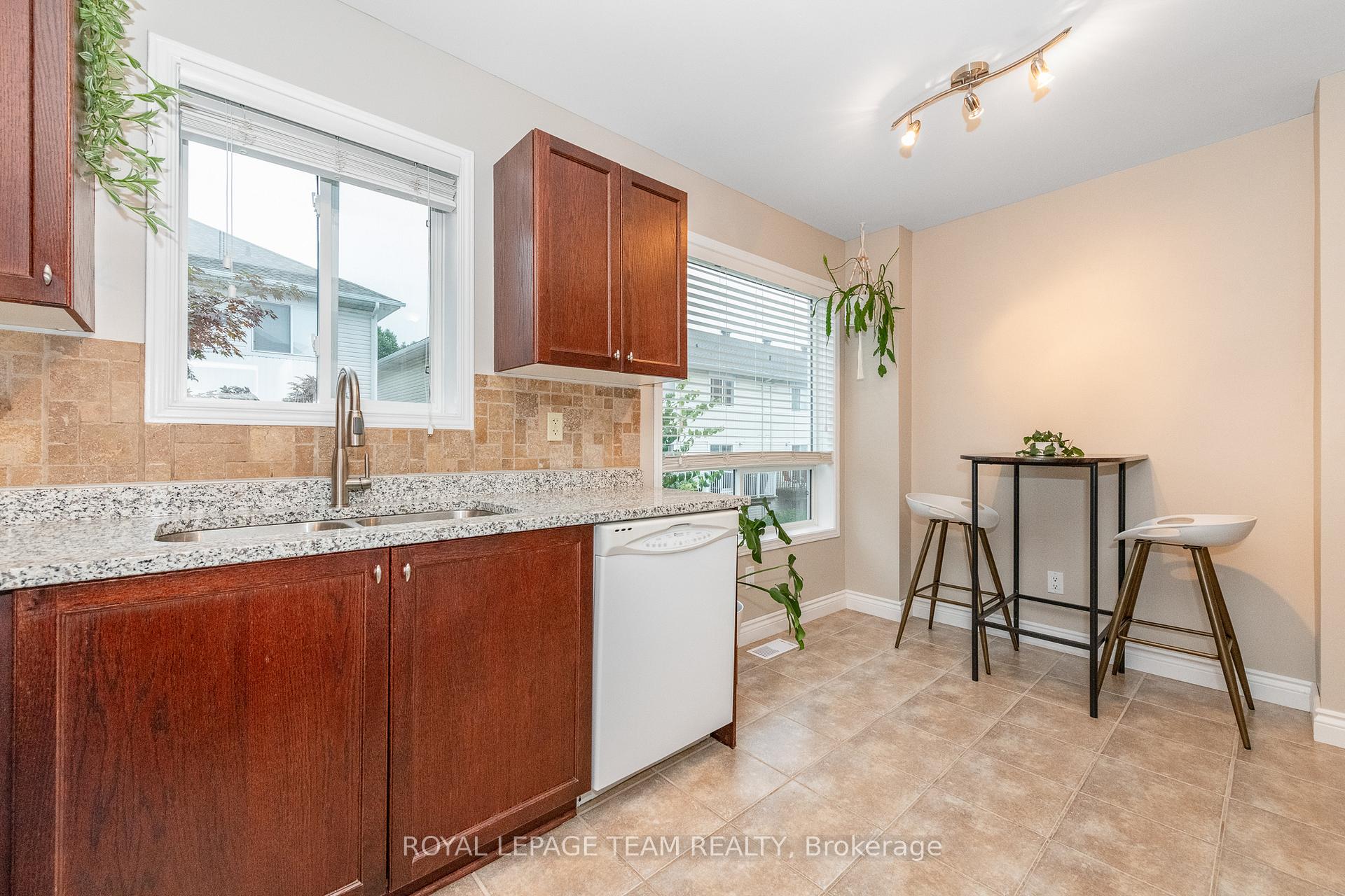 Photo 7 of 126 Wharhol Private, Ottawa, Westcliffe Estates — HOMEH