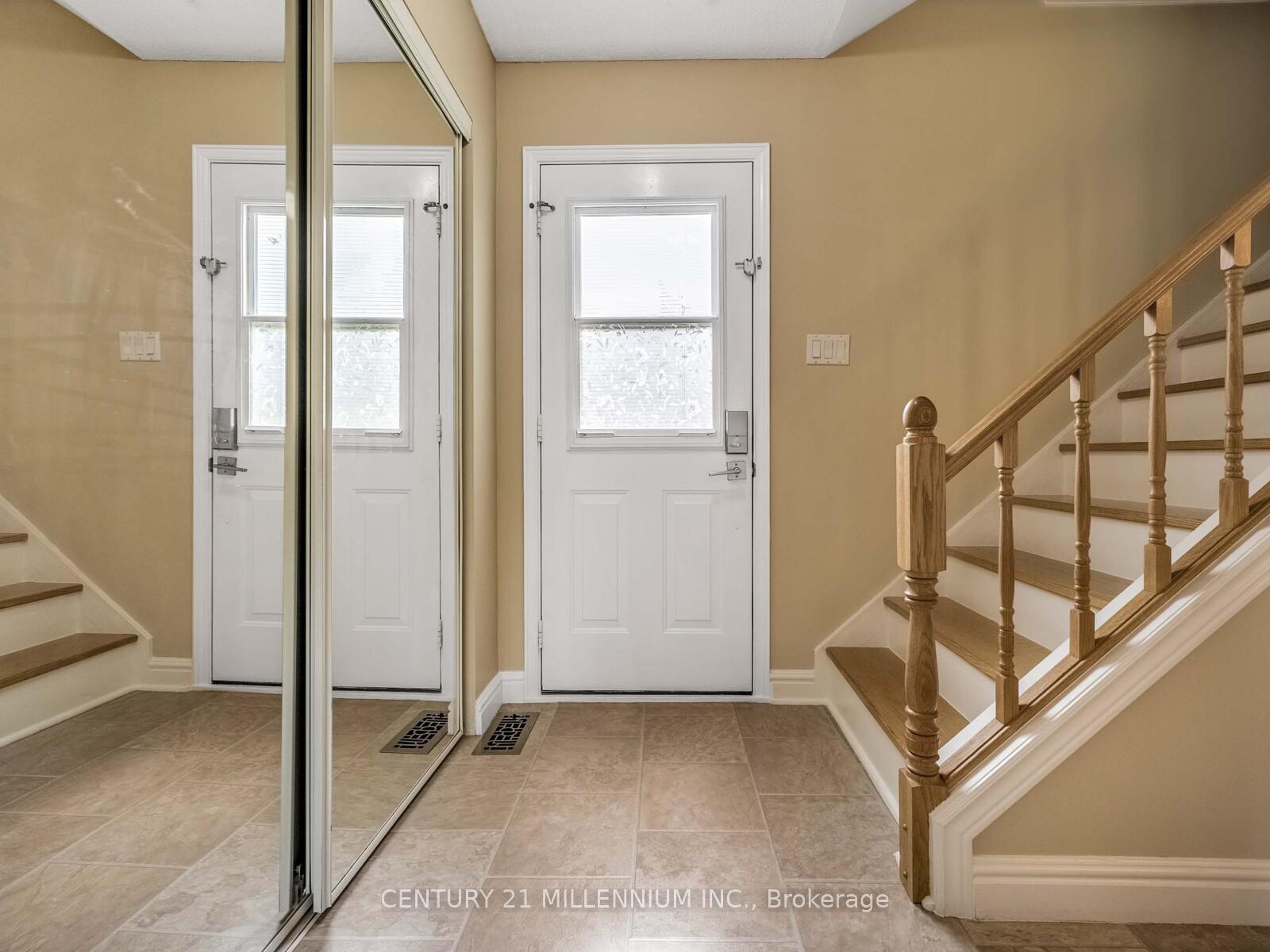 Photo 3 of 18 Greenhills Square, Brampton, Northgate — HOMEH