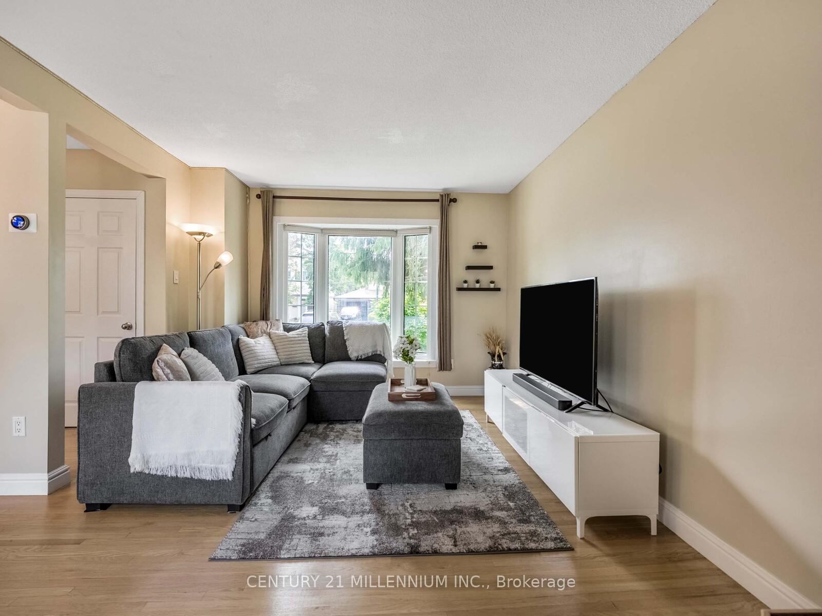 Photo 2 of 18 Greenhills Square, Brampton, Northgate — HOMEH