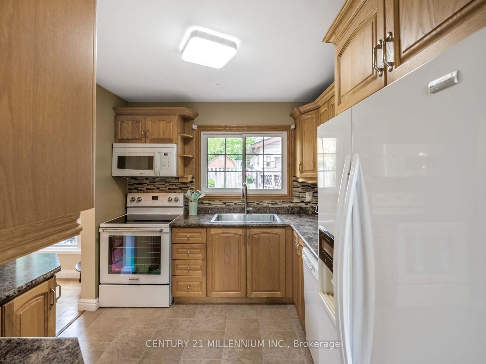 Photo 4 of 18 Greenhills Square, Brampton, Northgate — HOMEH