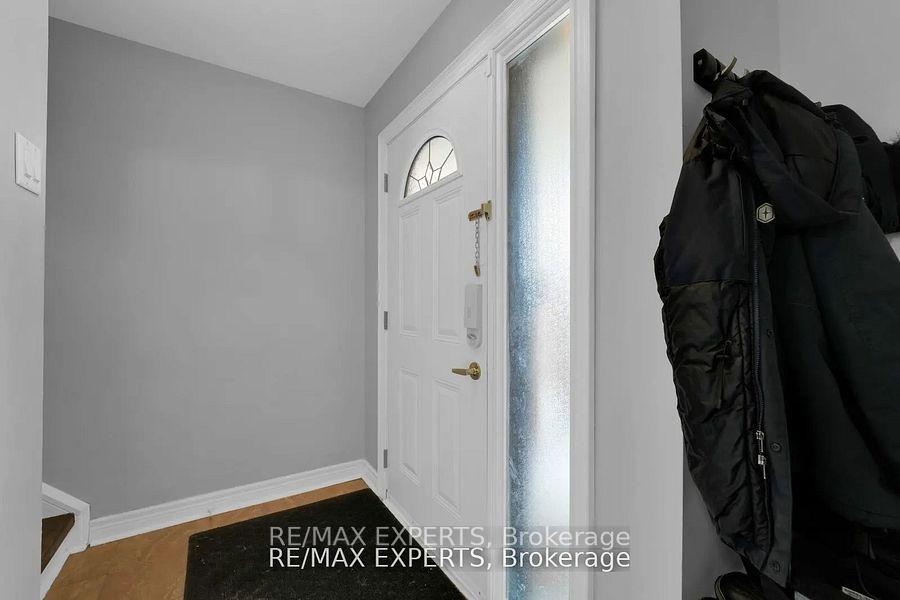 Photo 12 of 10 Cassander Crescent, Brampton, Heart Lake East — HOMEH