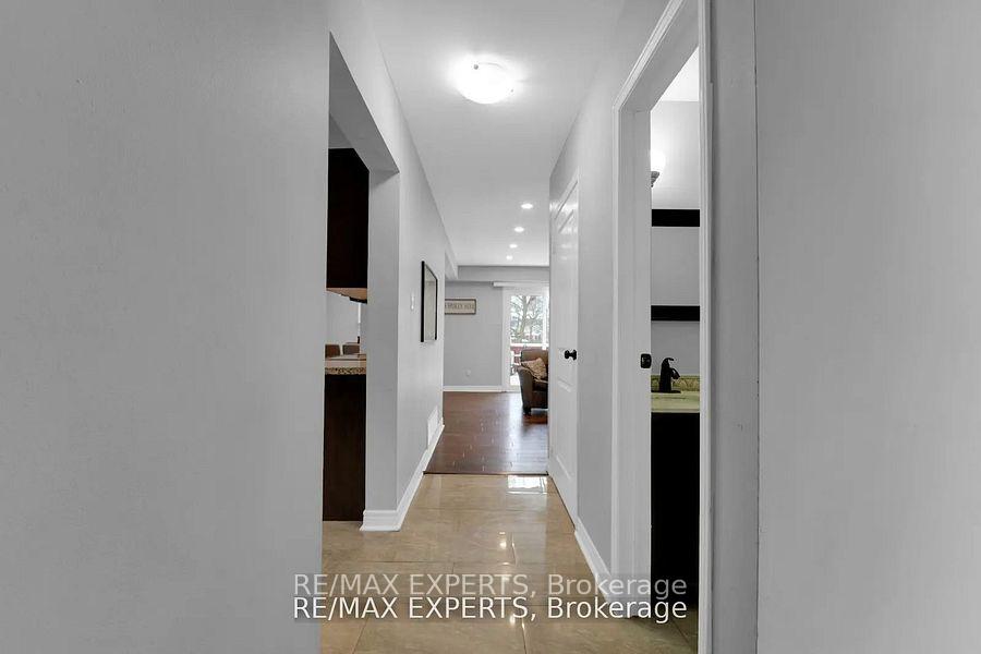 Photo 3 of 10 Cassander Crescent, Brampton, Heart Lake East — HOMEH