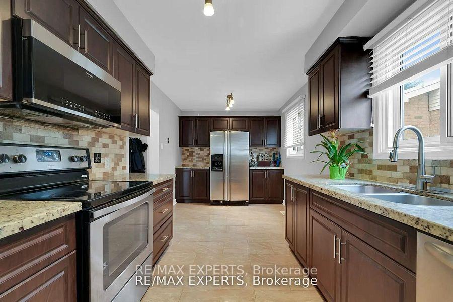 Photo 14 of 10 Cassander Crescent, Brampton, Heart Lake East — HOMEH
