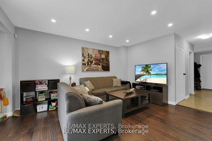 Photo 16 of 10 Cassander Crescent, Brampton, Heart Lake East — HOMEH