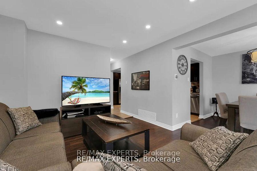 Photo 4 of 10 Cassander Crescent, Brampton, Heart Lake East — HOMEH