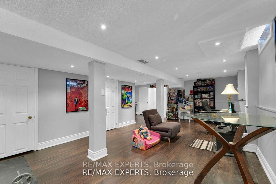 Photo 11 of 10 Cassander Crescent, Brampton, Heart Lake East — HOMEH