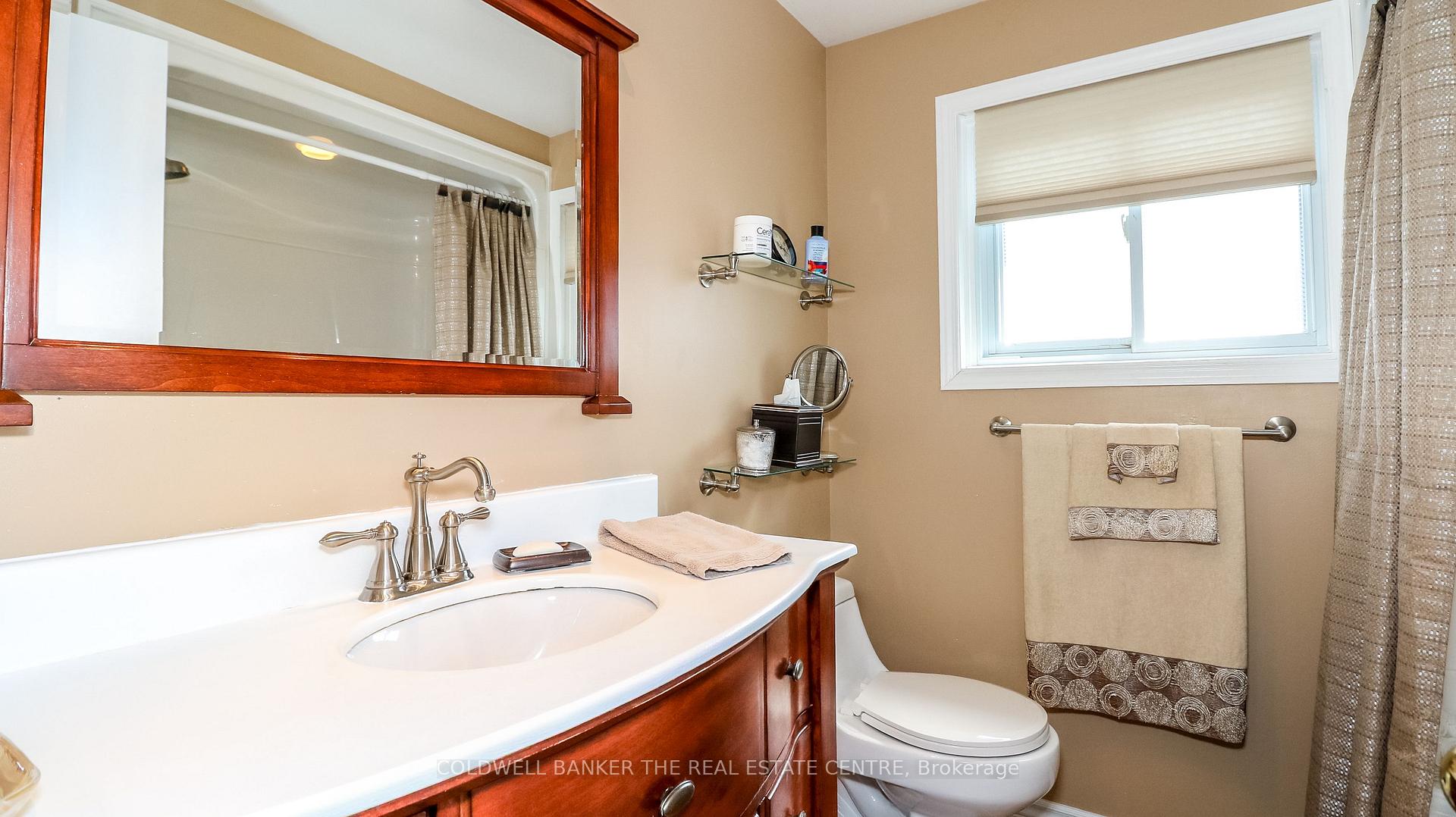 Photo 21 of 60 Chieftain Crescent, Barrie, Allandale Heights — HOMEH