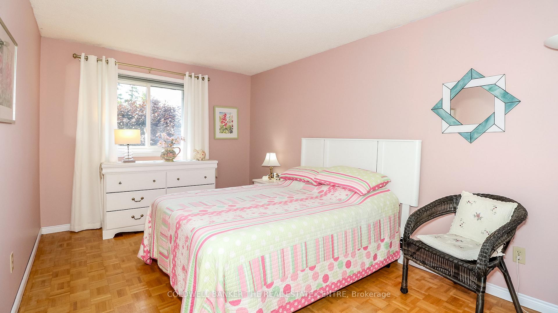 Photo 5 of 60 Chieftain Crescent, Barrie, Allandale Heights — HOMEH