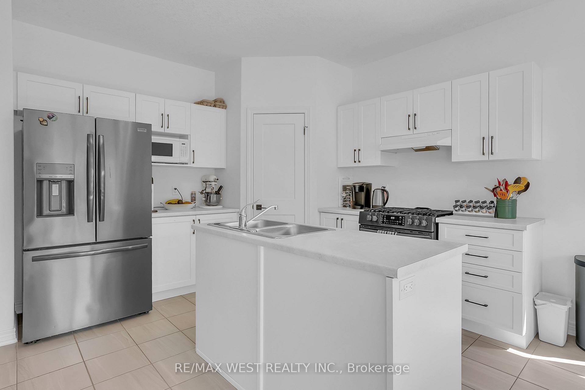 Photo 10 of 139 Plewes Drive, Collingwood — HOMEH