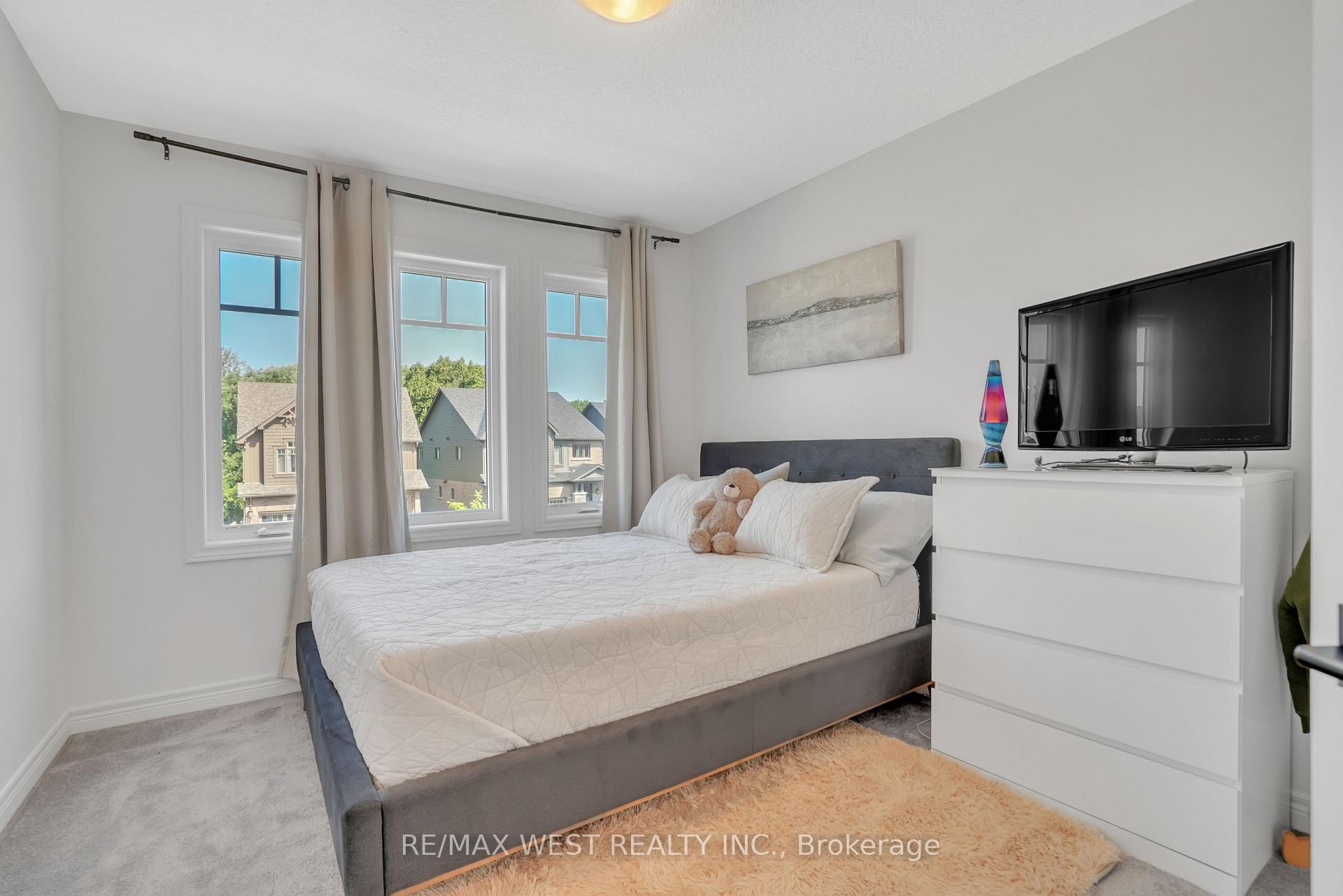 Photo 6 of 139 Plewes Drive, Collingwood — HOMEH