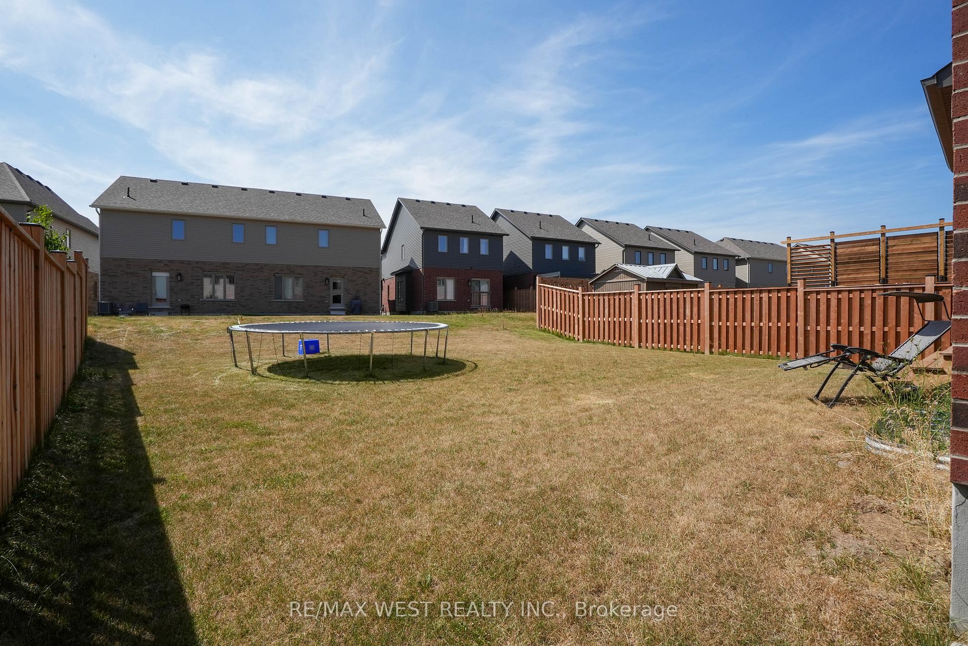 Photo 11 of 139 Plewes Drive, Collingwood — HOMEH