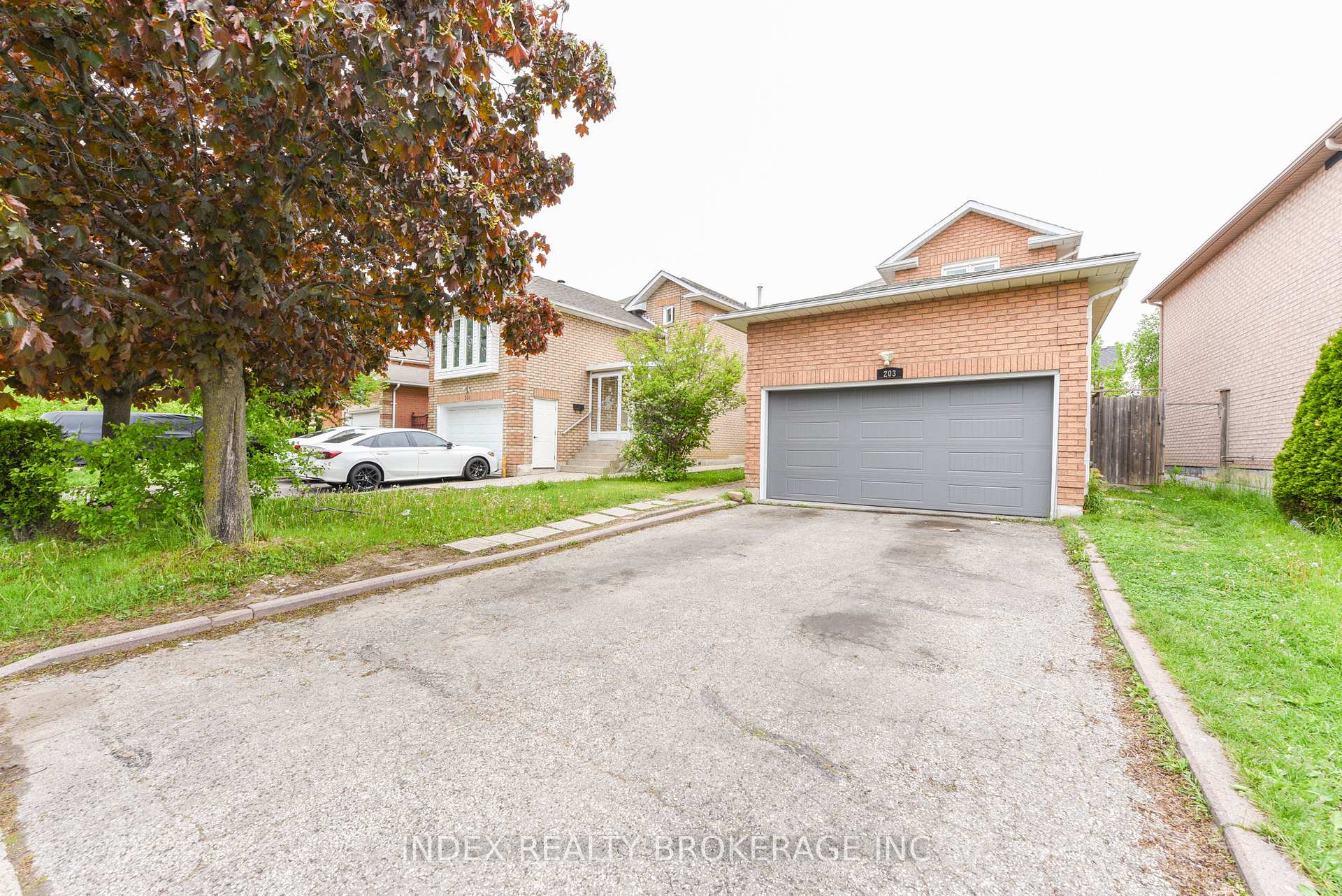 Photo 3 of 203 Richvale Drive S, Brampton, Heart Lake East — HOMEH
