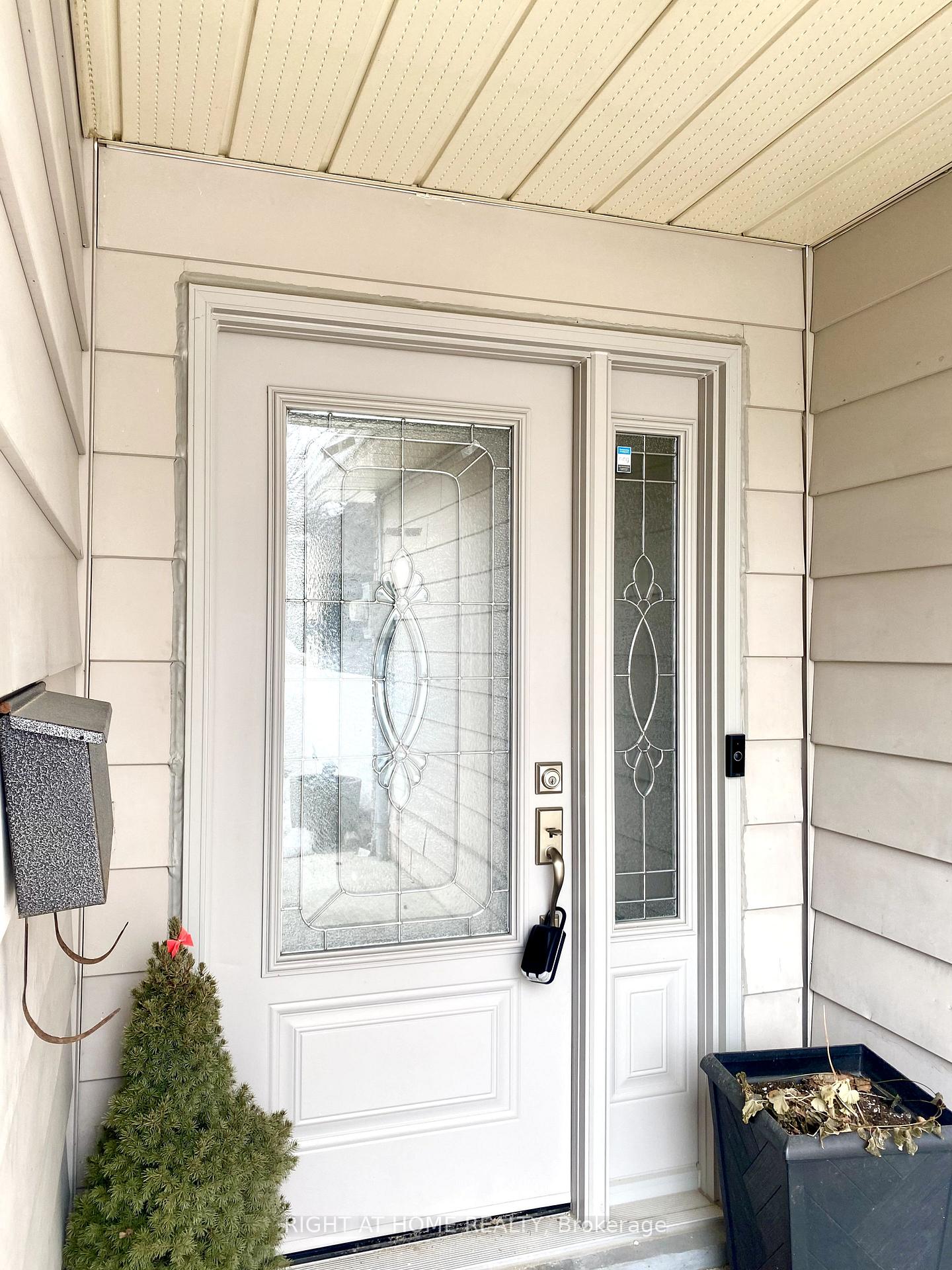 Photo 2 of 8 Jane Crescent, Barrie, Allandale Heights — HOMEH