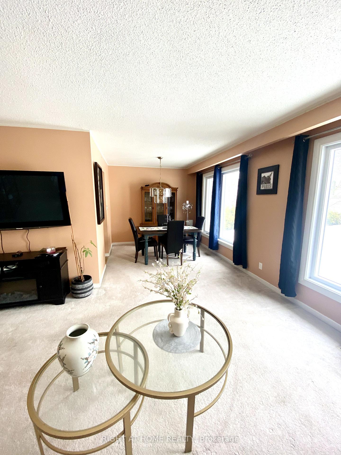 Photo 6 of 8 Jane Crescent, Barrie, Allandale Heights — HOMEH
