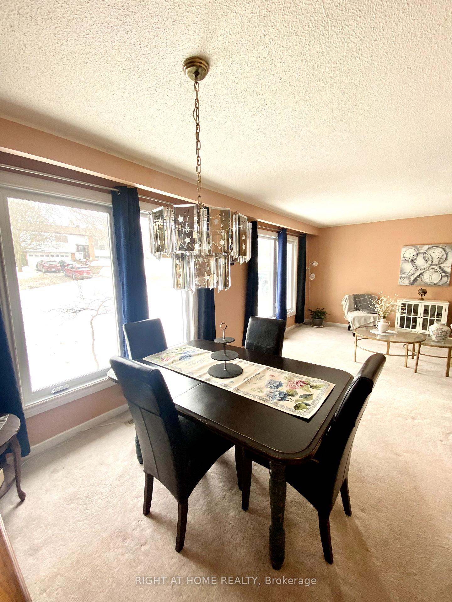 Photo 7 of 8 Jane Crescent, Barrie, Allandale Heights — HOMEH