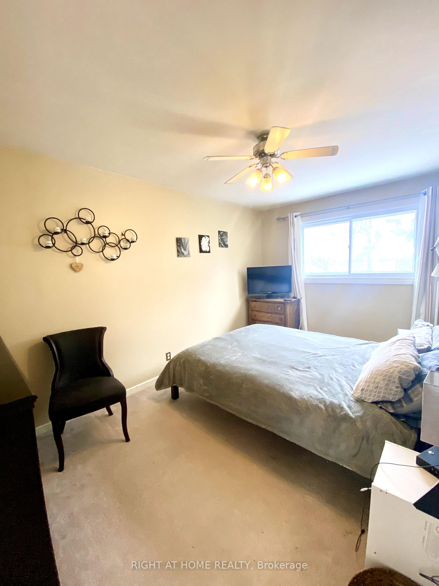 Photo 13 of 8 Jane Crescent, Barrie, Allandale Heights — HOMEH