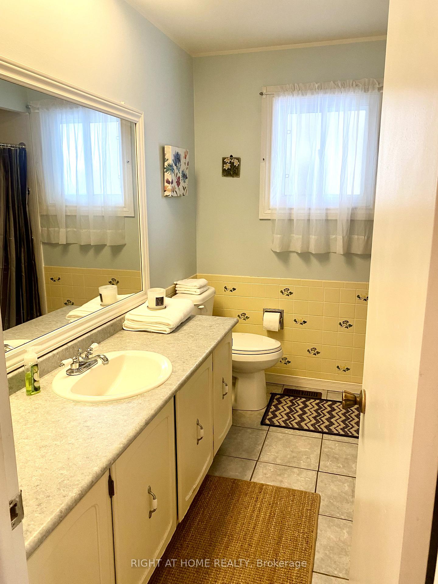 Photo 18 of 8 Jane Crescent, Barrie, Allandale Heights — HOMEH