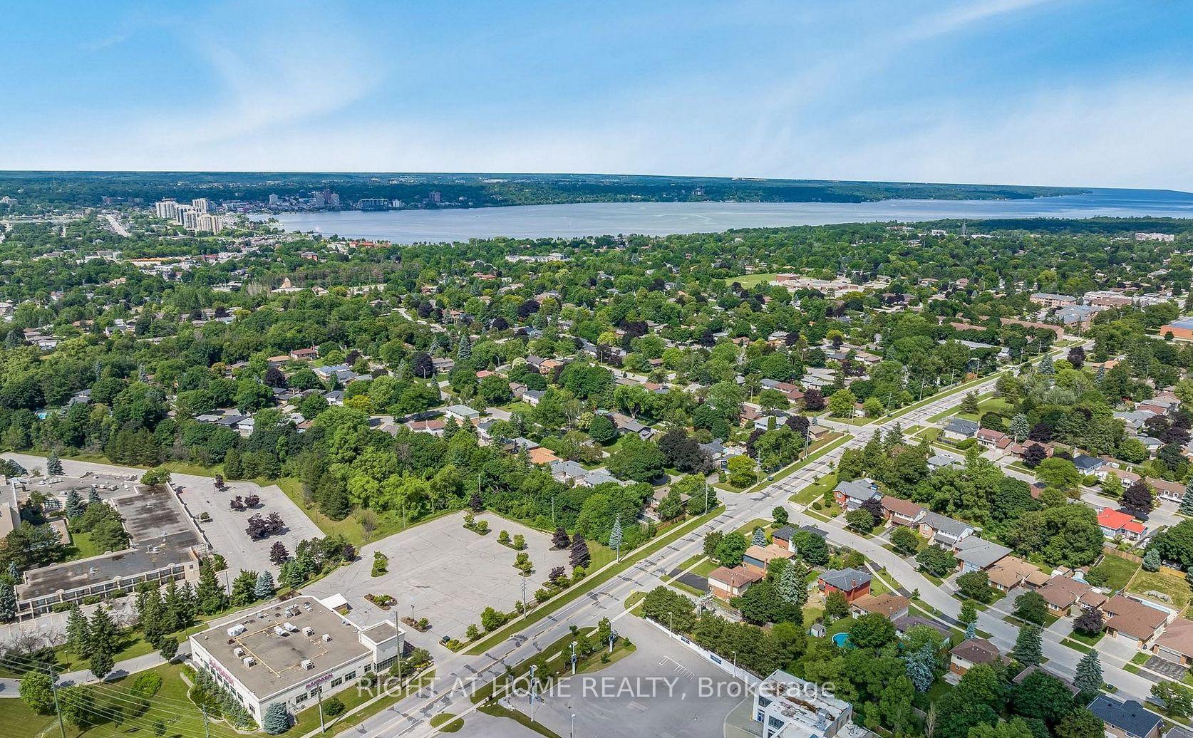 Photo 21 of 8 Jane Crescent, Barrie, Allandale Heights — HOMEH
