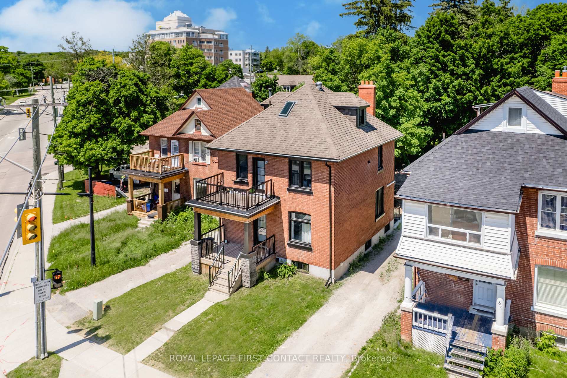Front of 40 Sophia Street W