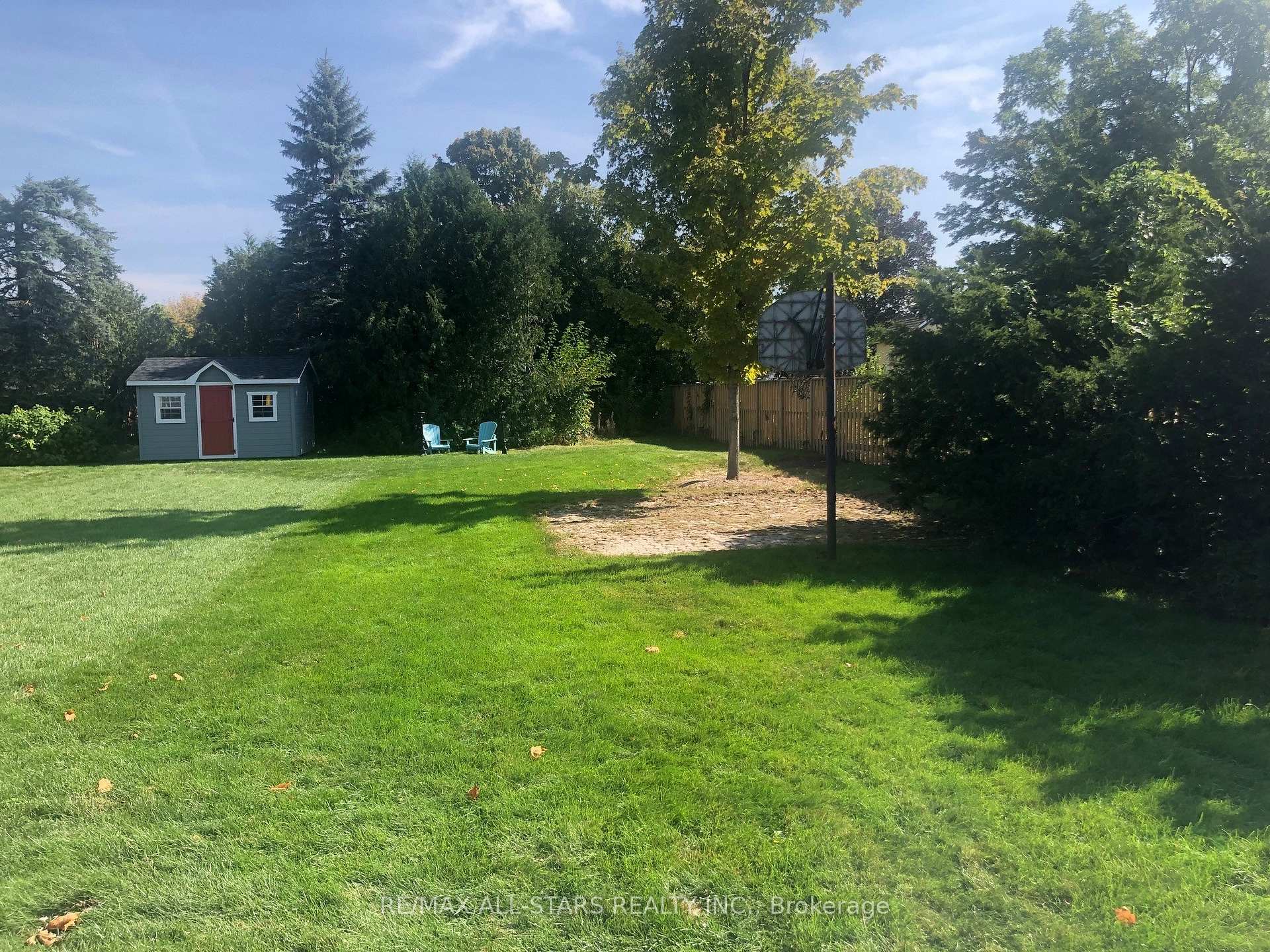 Photo 3 of 17 First Avenue, Uxbridge — HOMEH