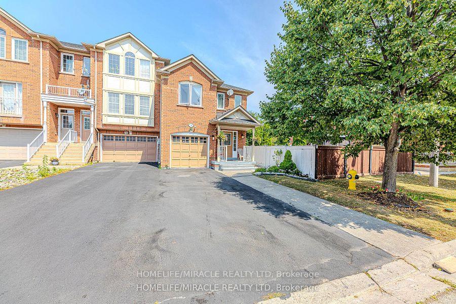 Photo 2 of 14 Jarrett Court, Vaughan, Maple — HOMEH