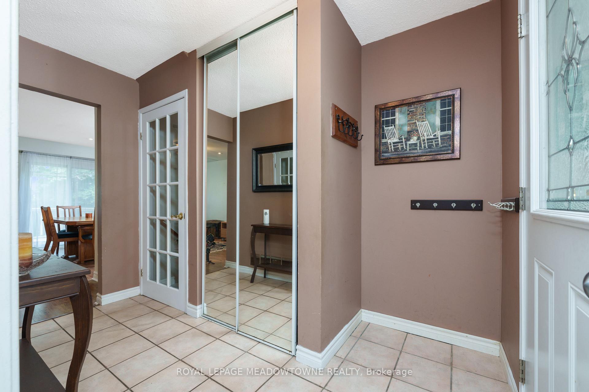 Photo 10 of 48 Elmvale Avenue, Brampton, Heart Lake West — HOMEH