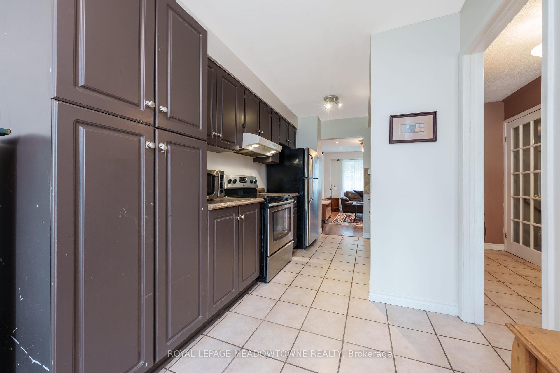 Photo 4 of 48 Elmvale Avenue, Brampton, Heart Lake West — HOMEH