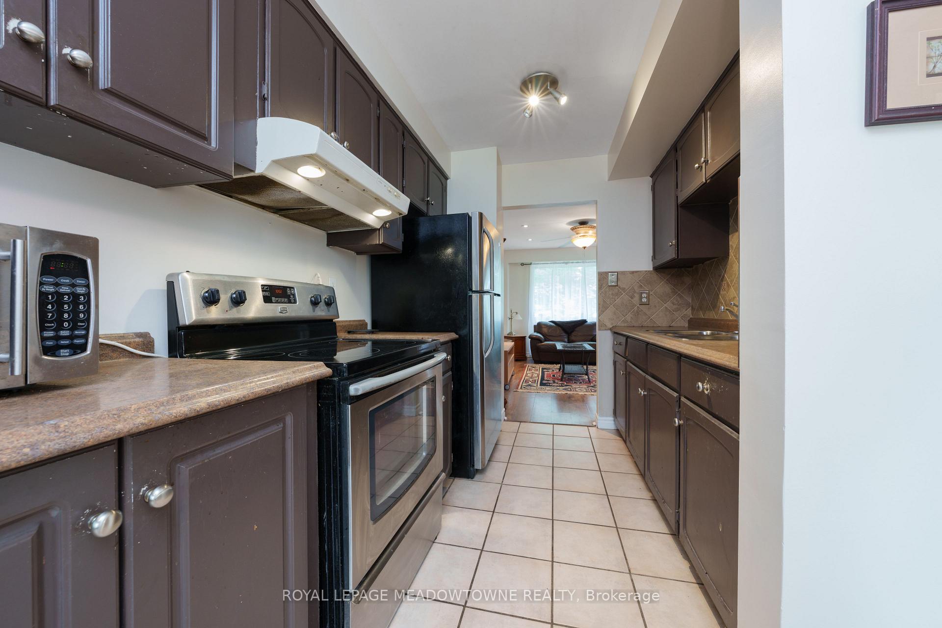 Photo 3 of 48 Elmvale Avenue, Brampton, Heart Lake West — HOMEH