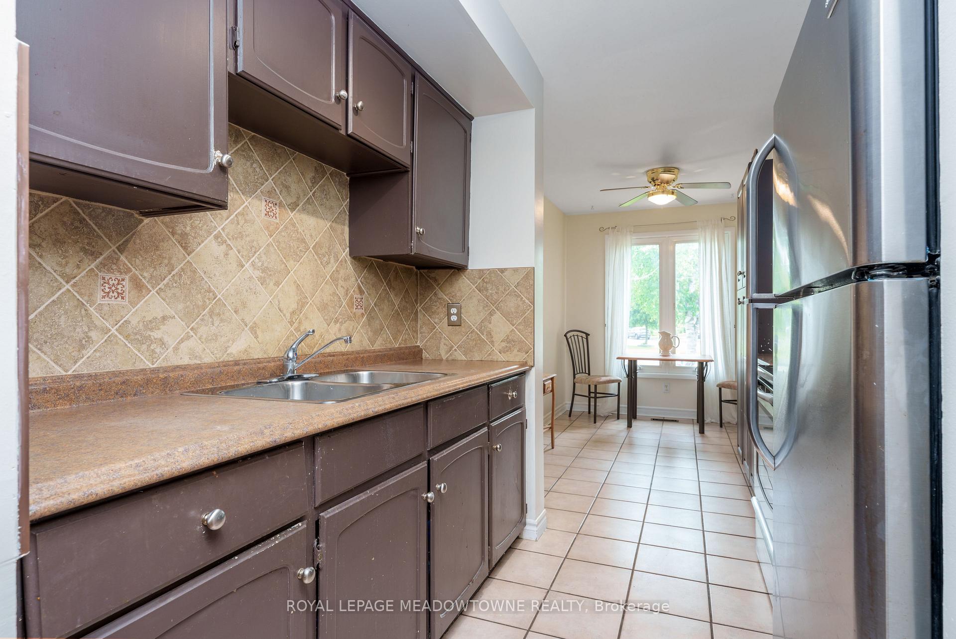 Photo 8 of 48 Elmvale Avenue, Brampton, Heart Lake West — HOMEH
