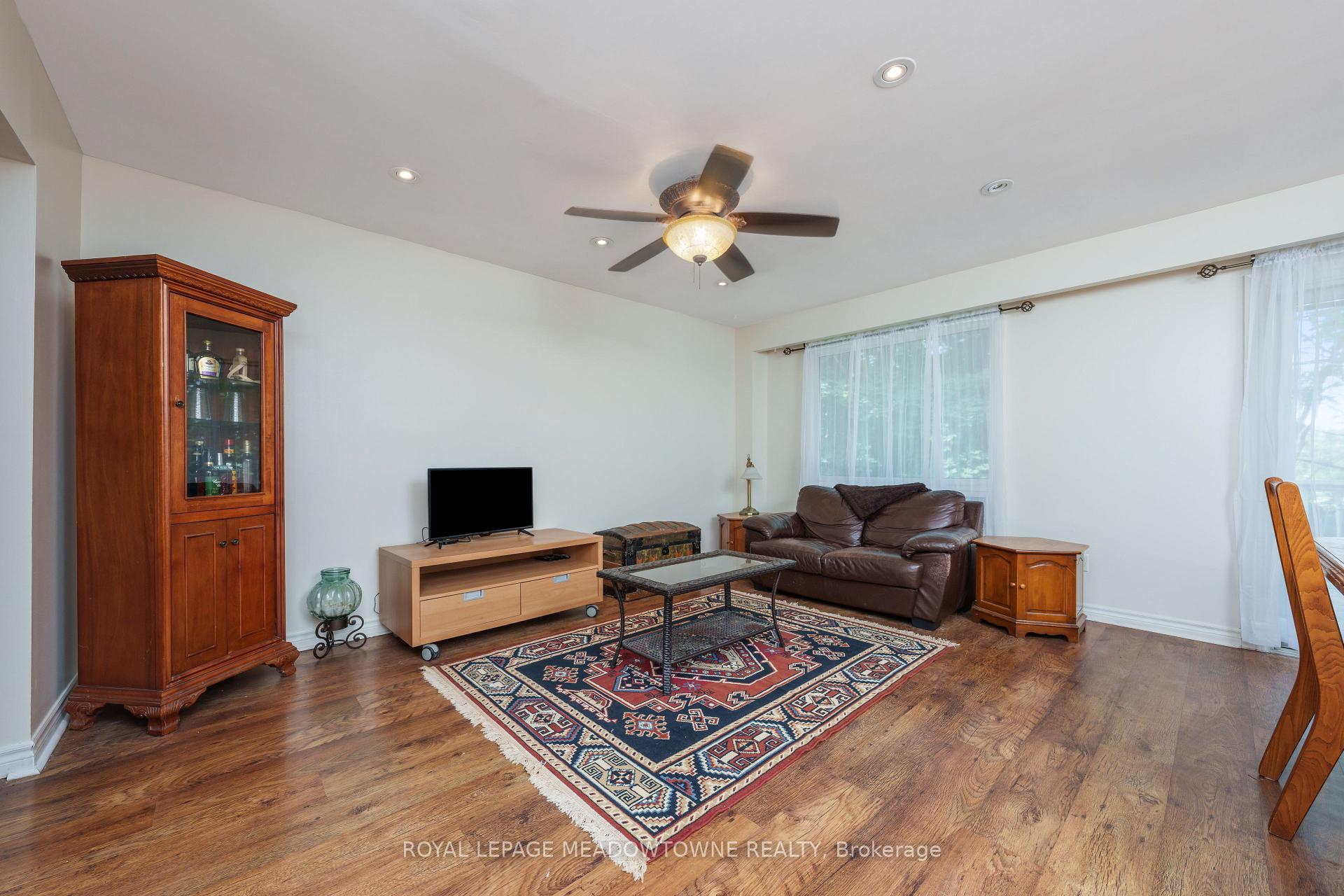Photo 11 of 48 Elmvale Avenue, Brampton, Heart Lake West — HOMEH