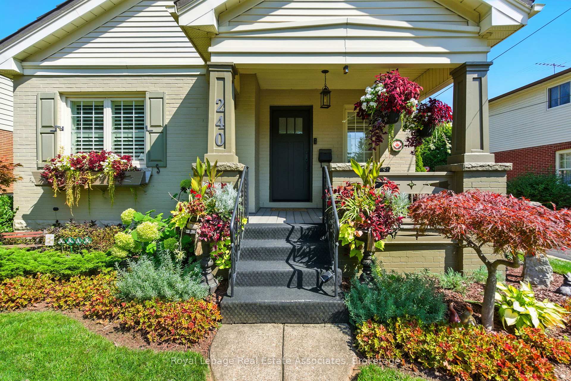 Photo 7 of 240 Mill Street N, Hamilton, Waterdown — HOMEH