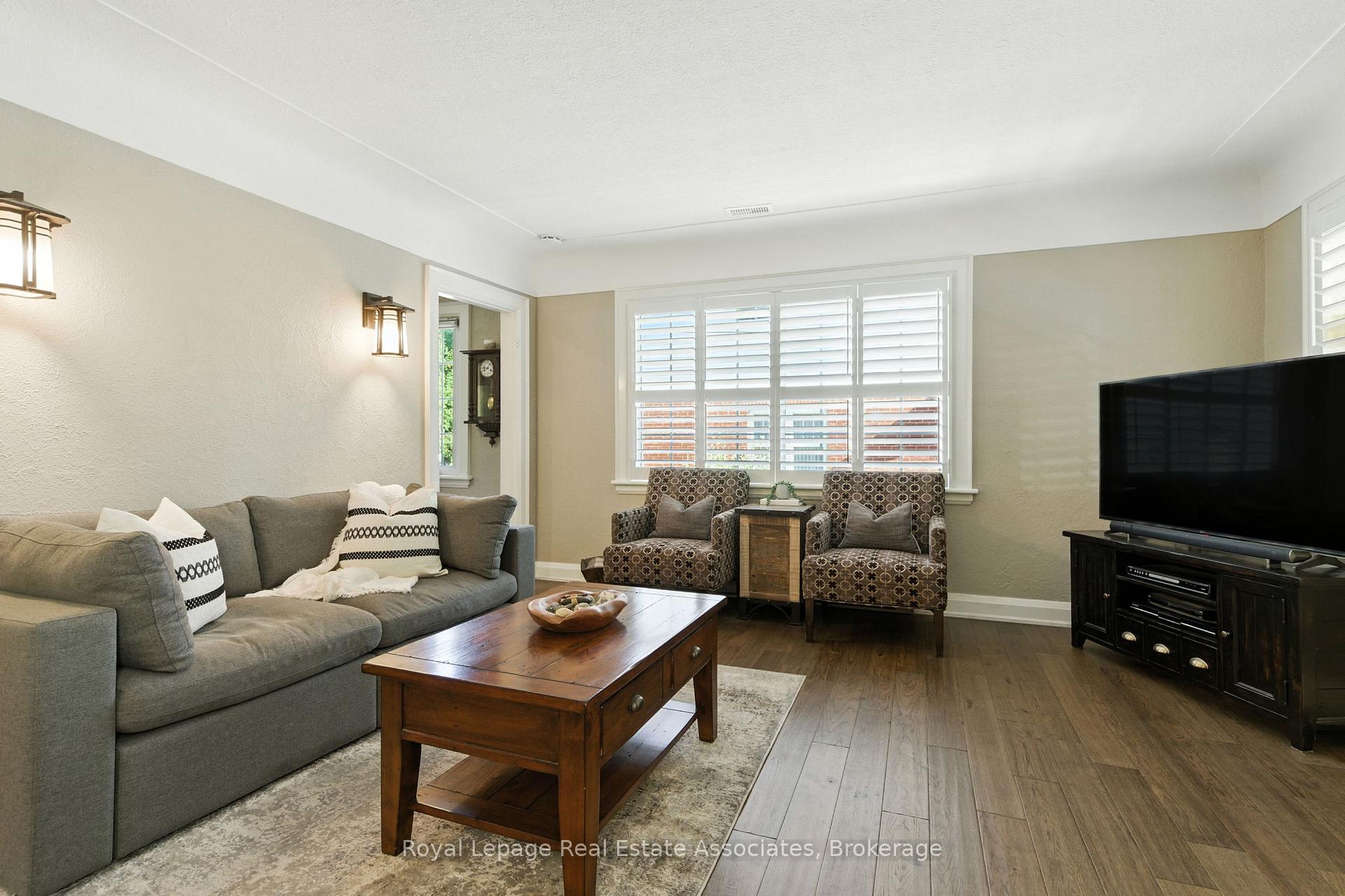 Photo 15 of 240 Mill Street N, Hamilton, Waterdown — HOMEH