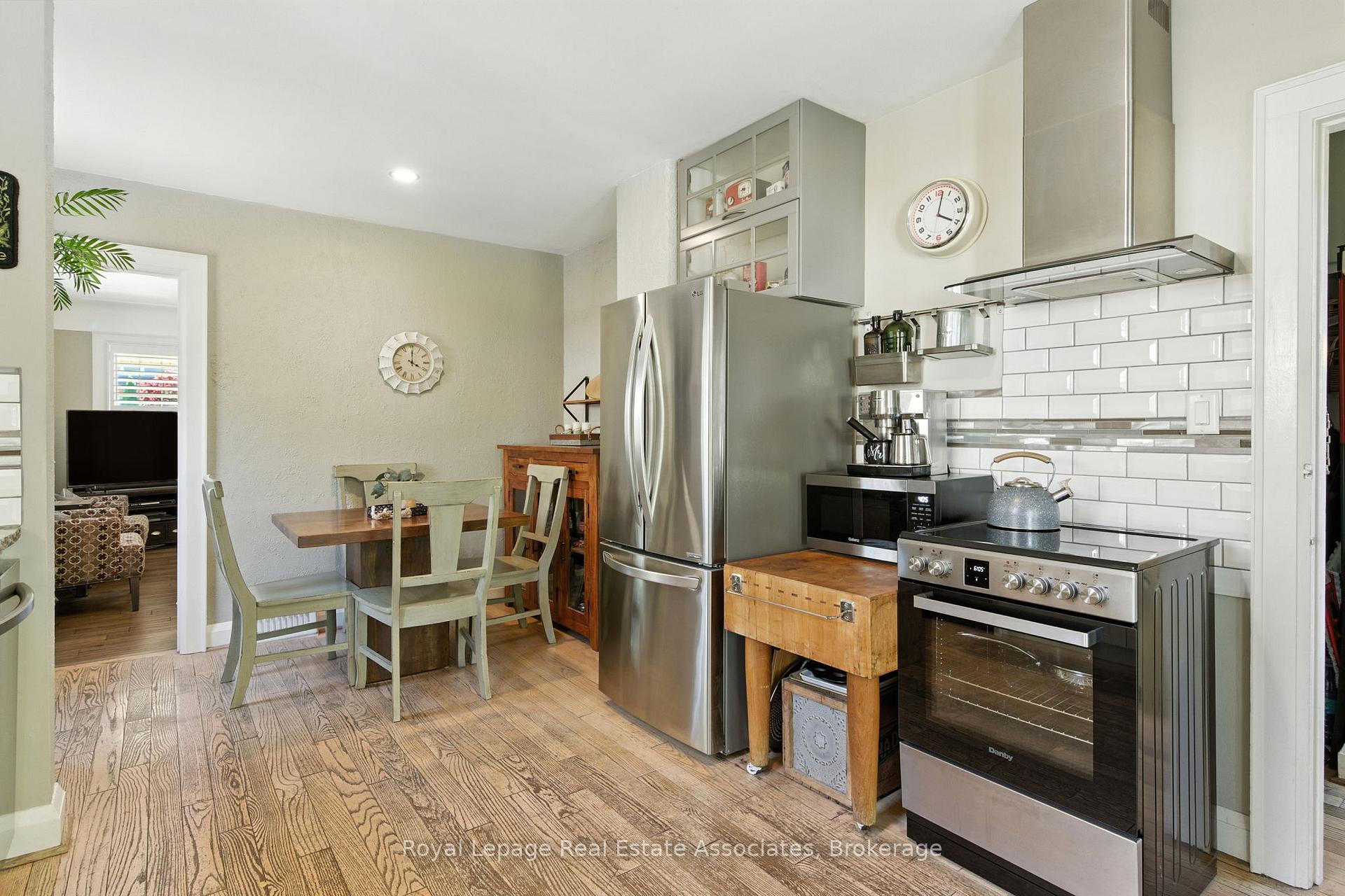 Photo 18 of 240 Mill Street N, Hamilton, Waterdown — HOMEH