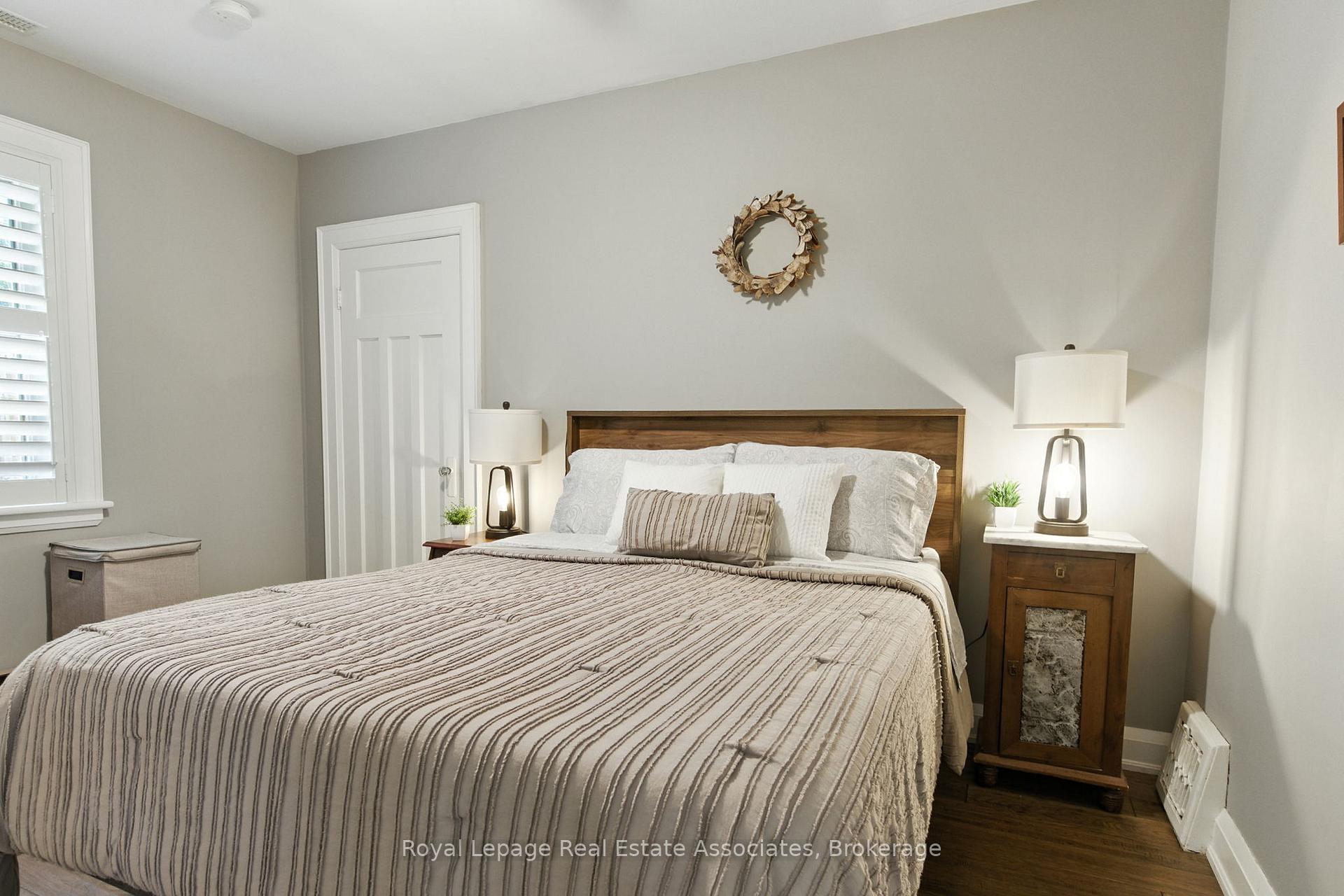 Photo 9 of 240 Mill Street N, Hamilton, Waterdown — HOMEH