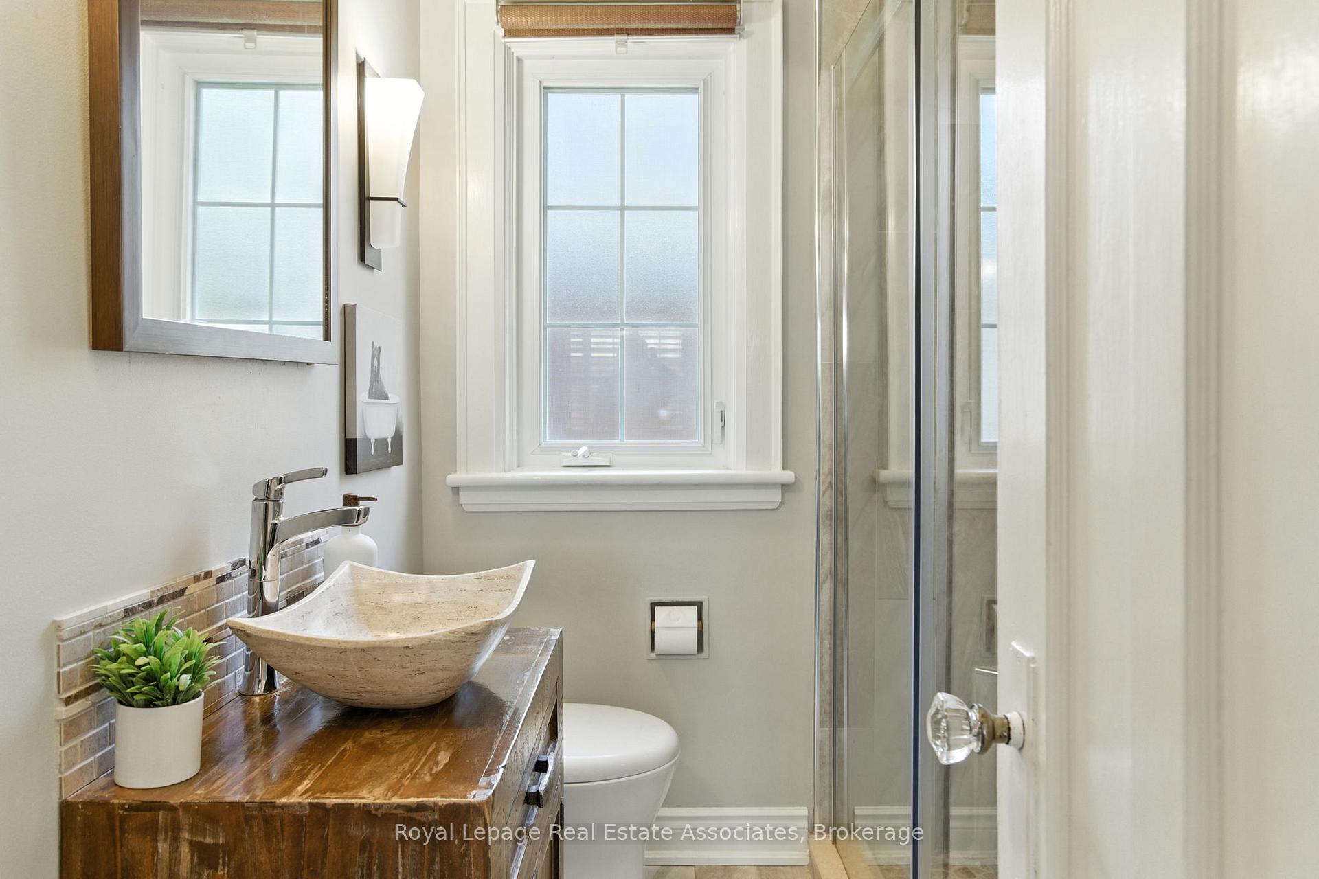 Photo 20 of 240 Mill Street N, Hamilton, Waterdown — HOMEH