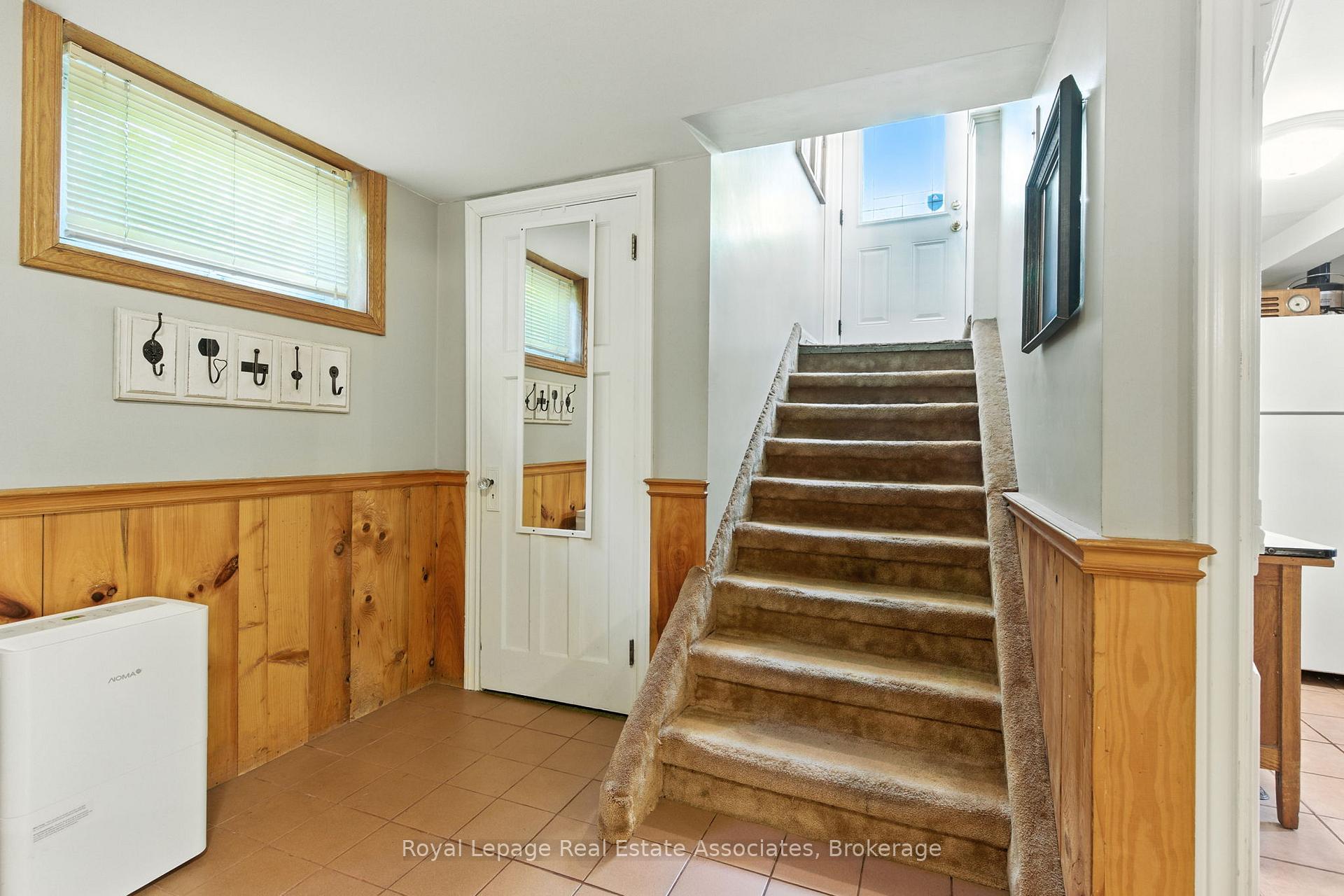 Photo 11 of 240 Mill Street N, Hamilton, Waterdown — HOMEH