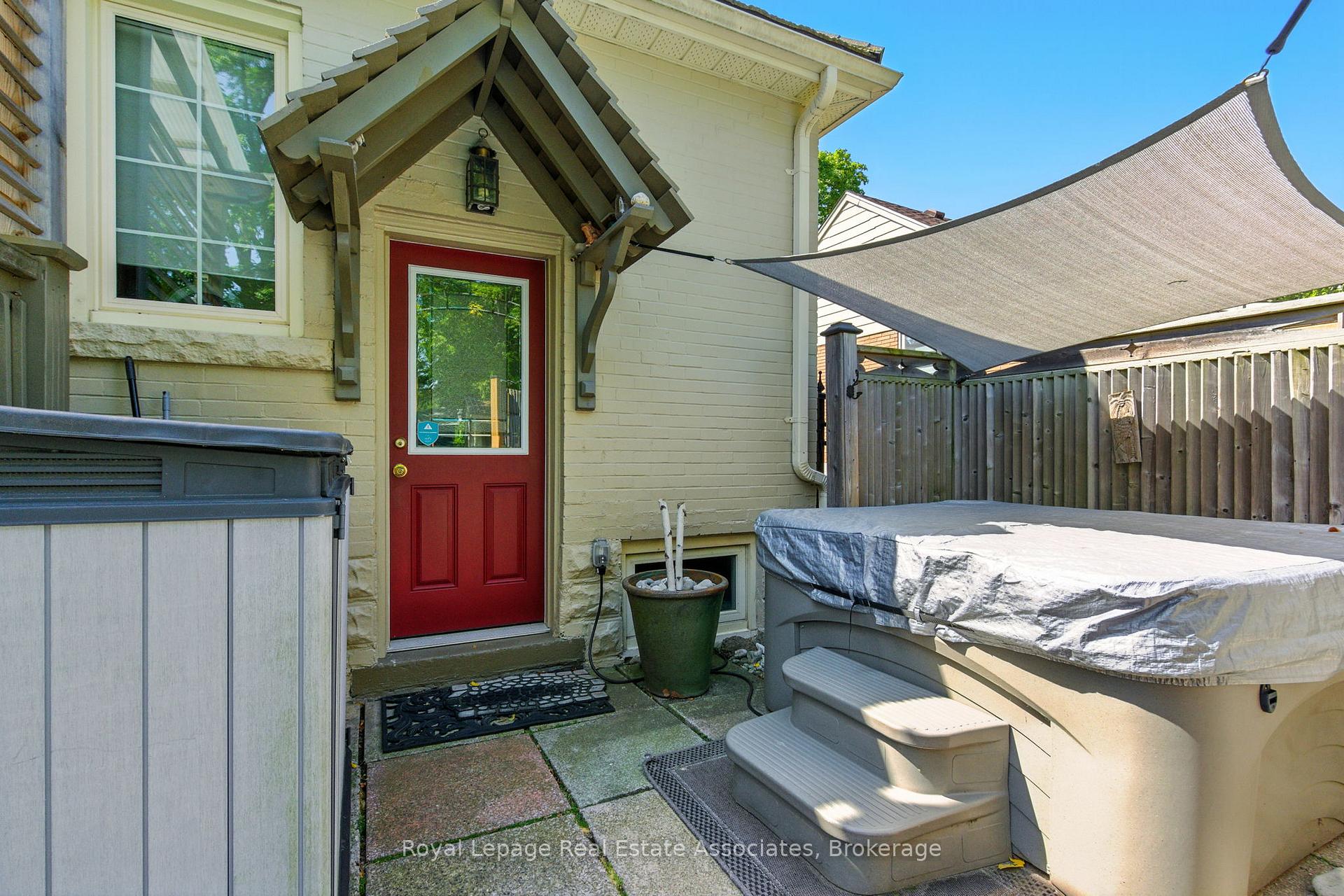 Photo 30 of 240 Mill Street N, Hamilton, Waterdown — HOMEH