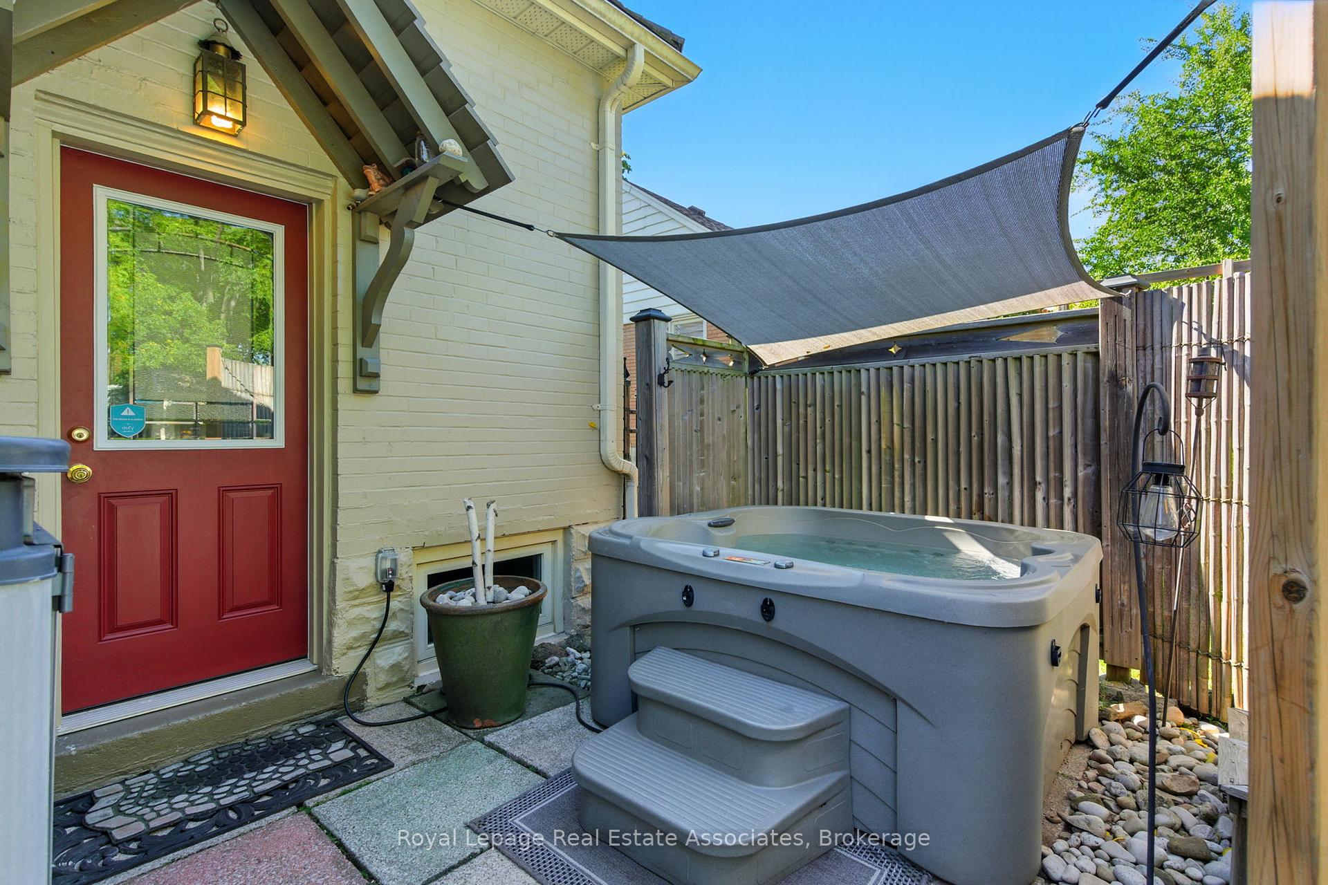Photo 32 of 240 Mill Street N, Hamilton, Waterdown — HOMEH