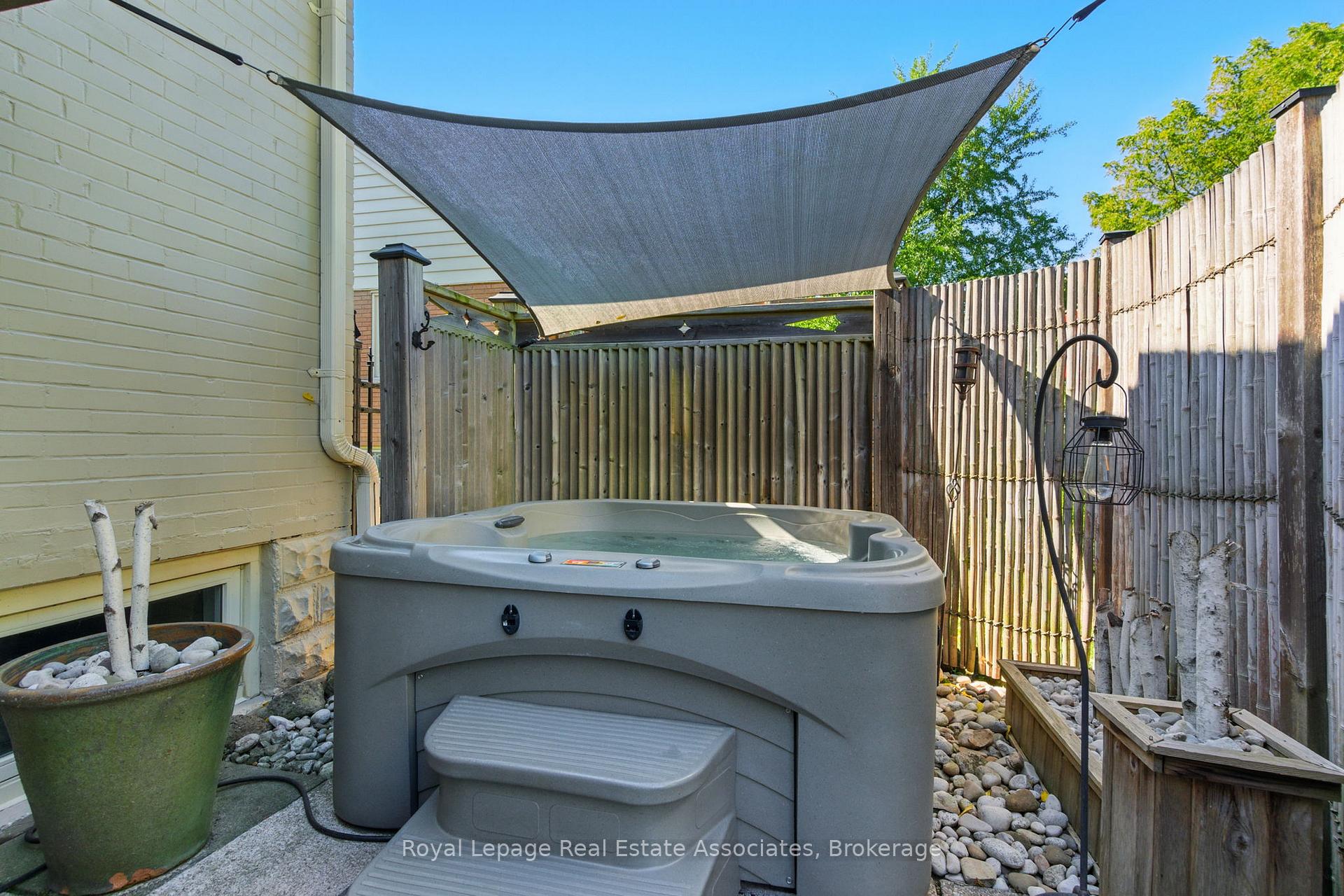 Photo 35 of 240 Mill Street N, Hamilton, Waterdown — HOMEH