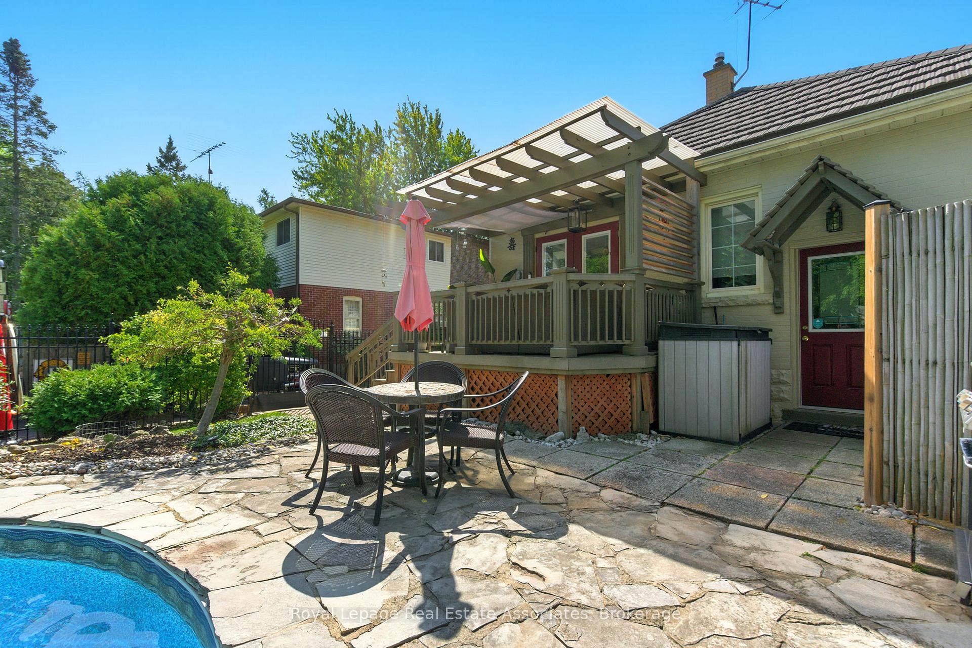 Photo 36 of 240 Mill Street N, Hamilton, Waterdown — HOMEH