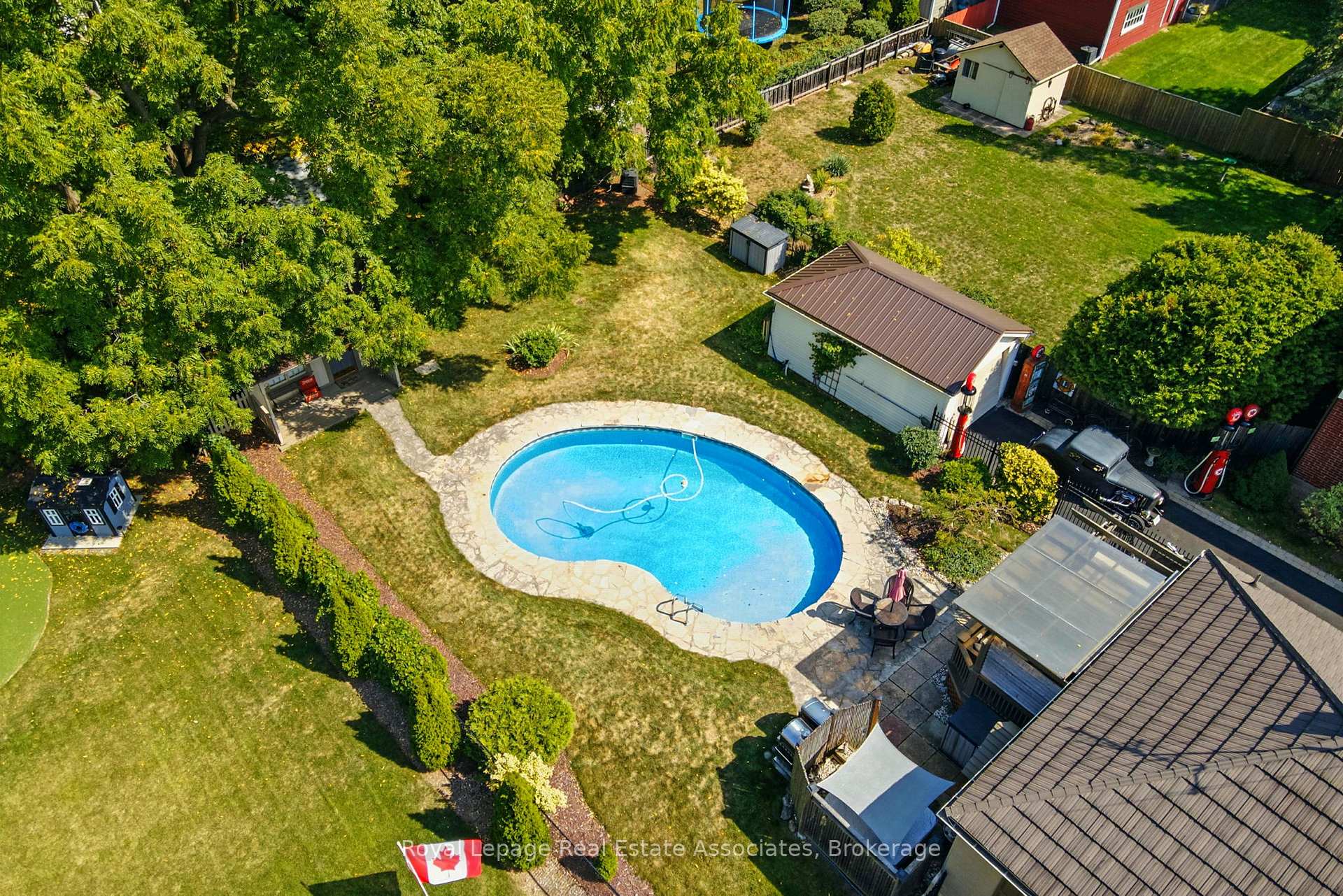 Photo 39 of 240 Mill Street N, Hamilton, Waterdown — HOMEH