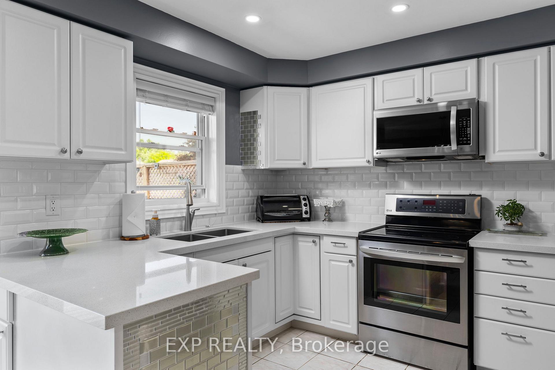 Photo 9 of 90 Bishop Drive, Barrie, Ardagh — HOMEH