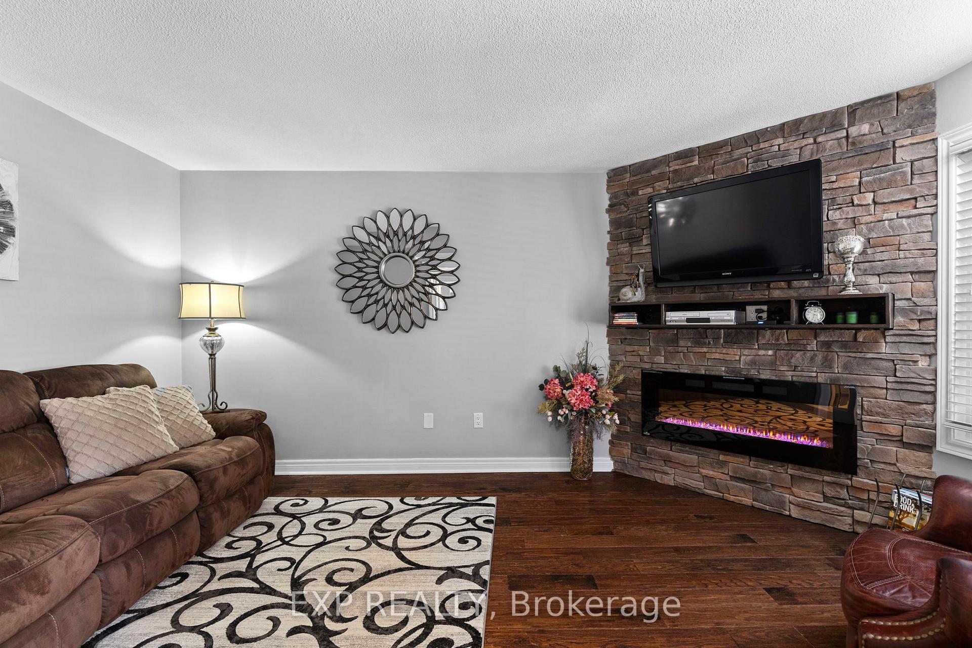 Photo 14 of 90 Bishop Drive, Barrie, Ardagh — HOMEH